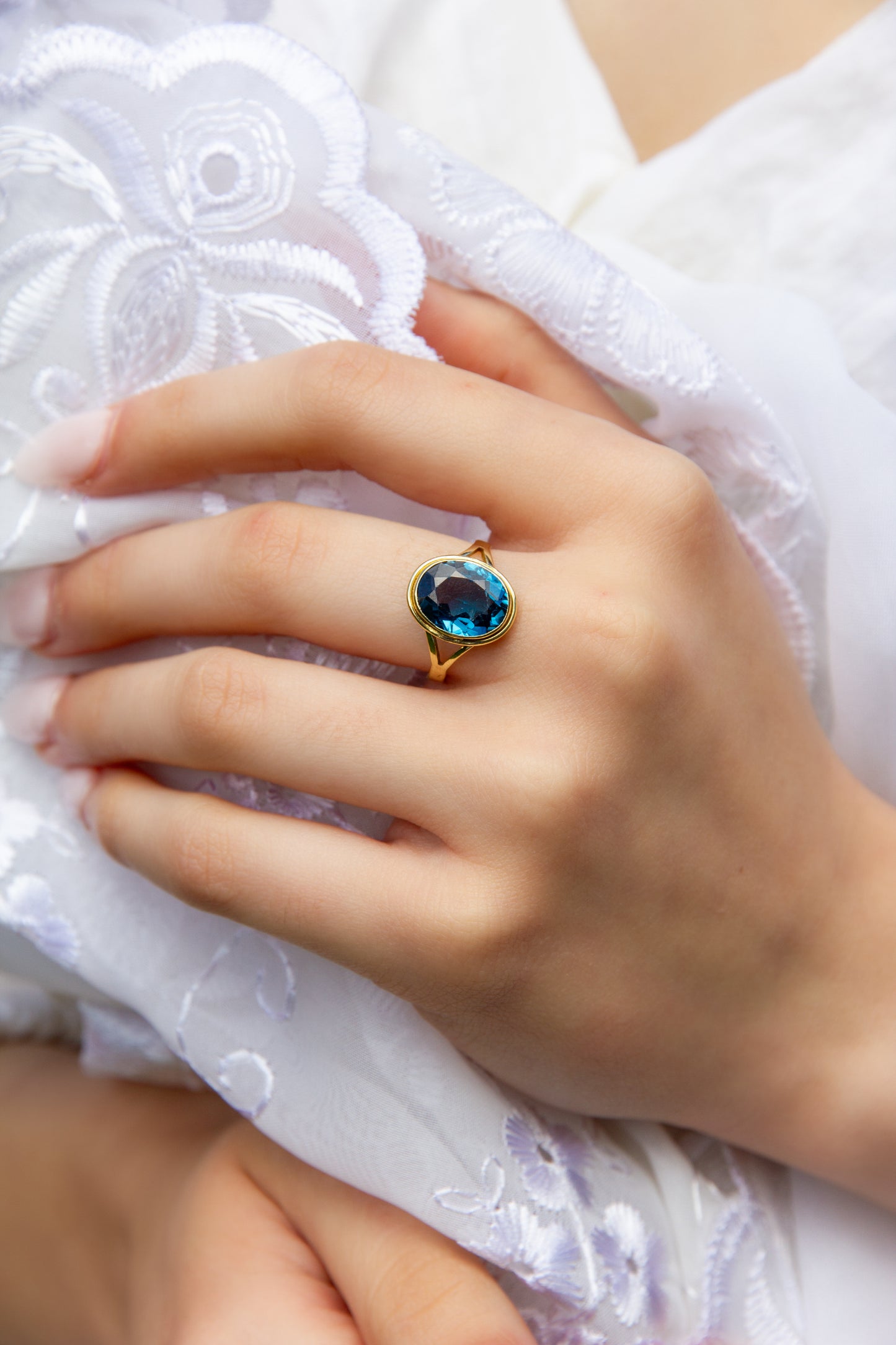 Vintage 14ct Gold Synthetic Blue Spinel Ring