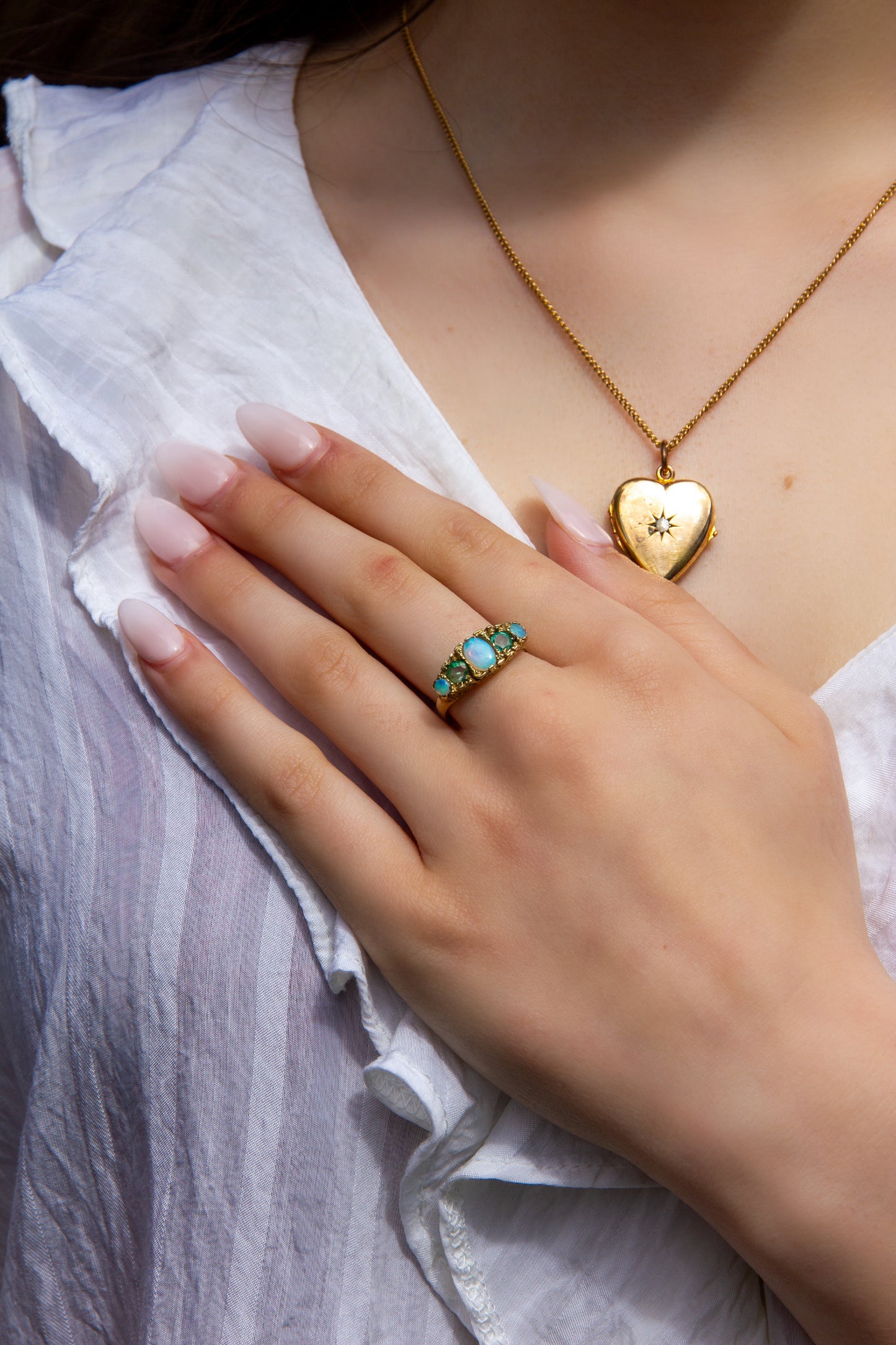 Vintage 9ct Gold Emerald & Opal Band