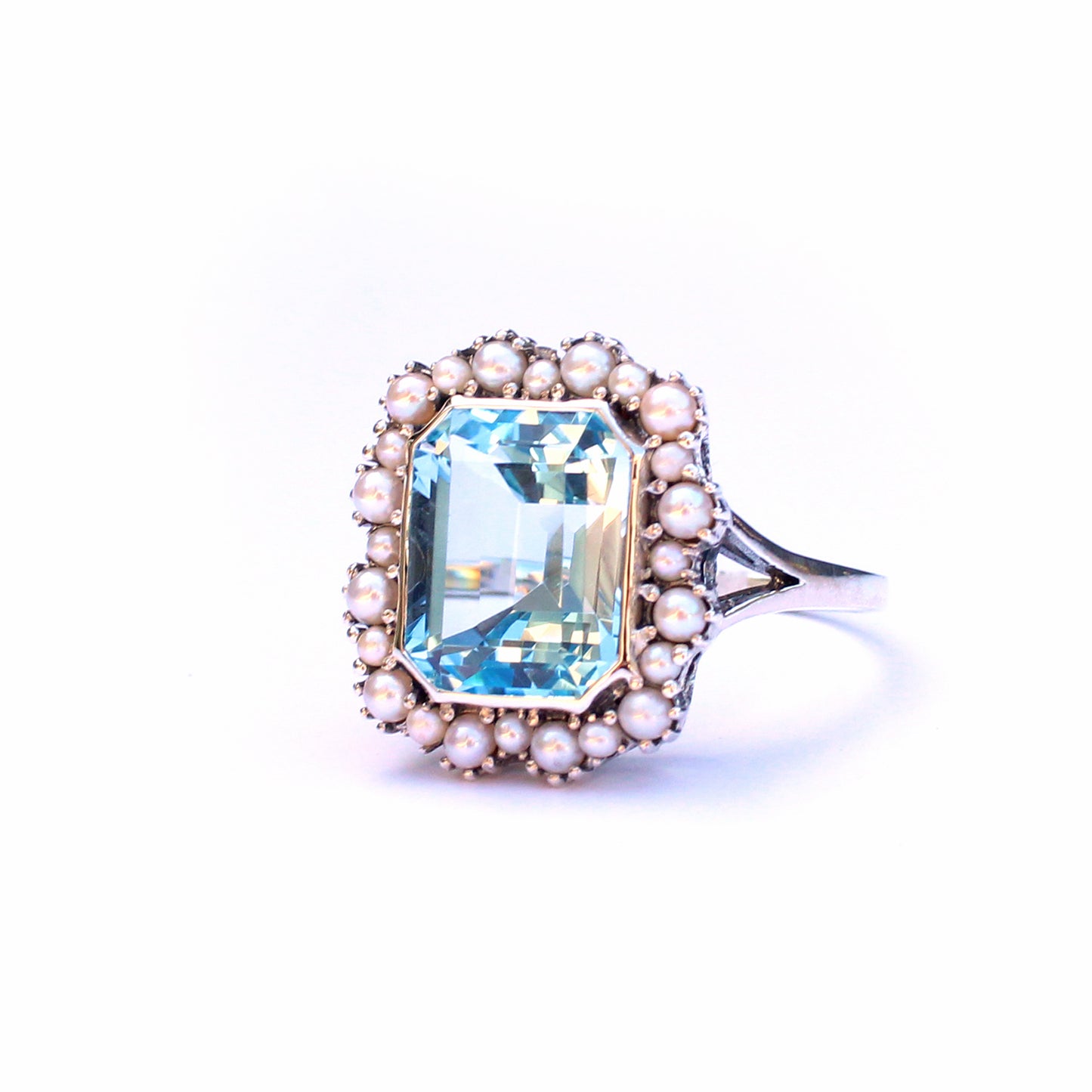 Impressive 9ct Gold Topaz Pearl Halo Ring