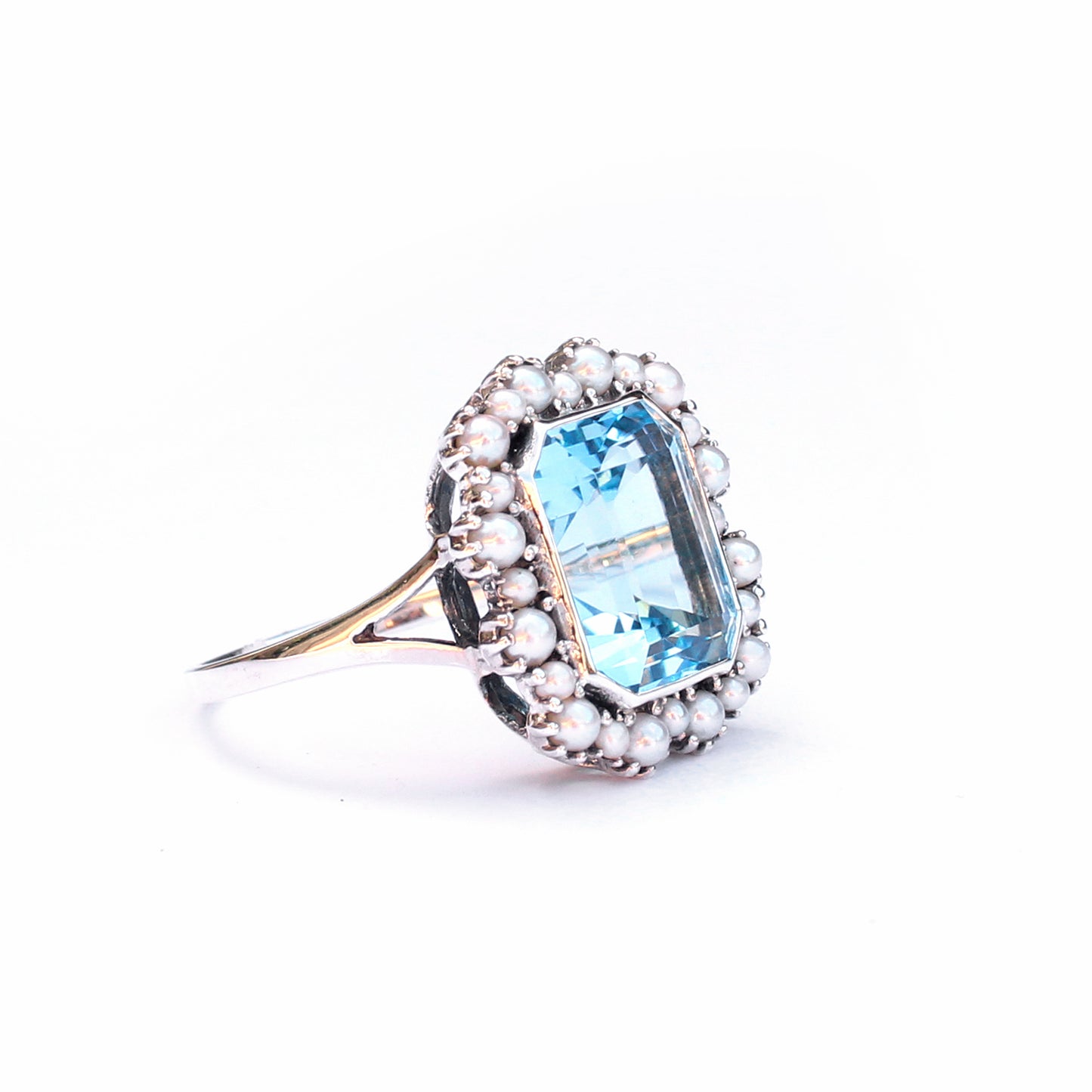 Impressive 9ct Gold Topaz Pearl Halo Ring