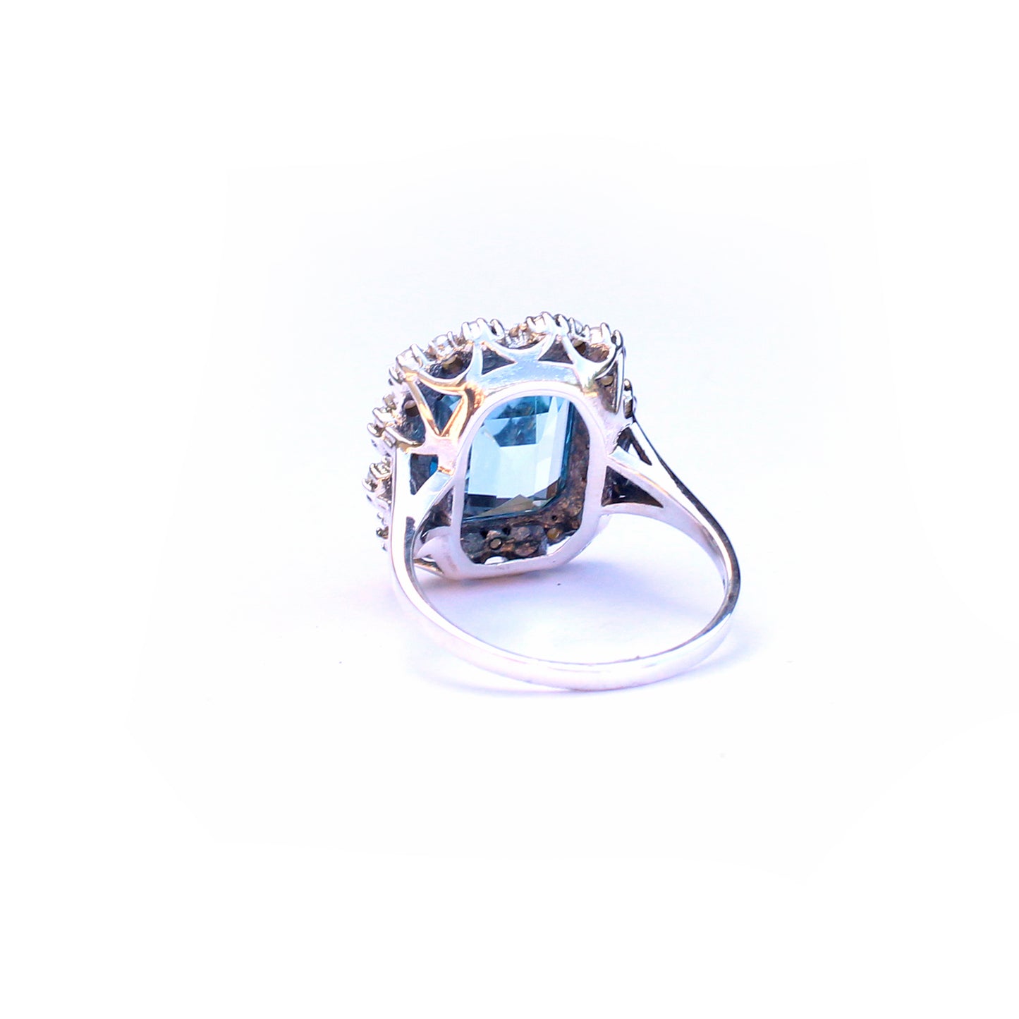 Impressive 9ct Gold Topaz Pearl Halo Ring