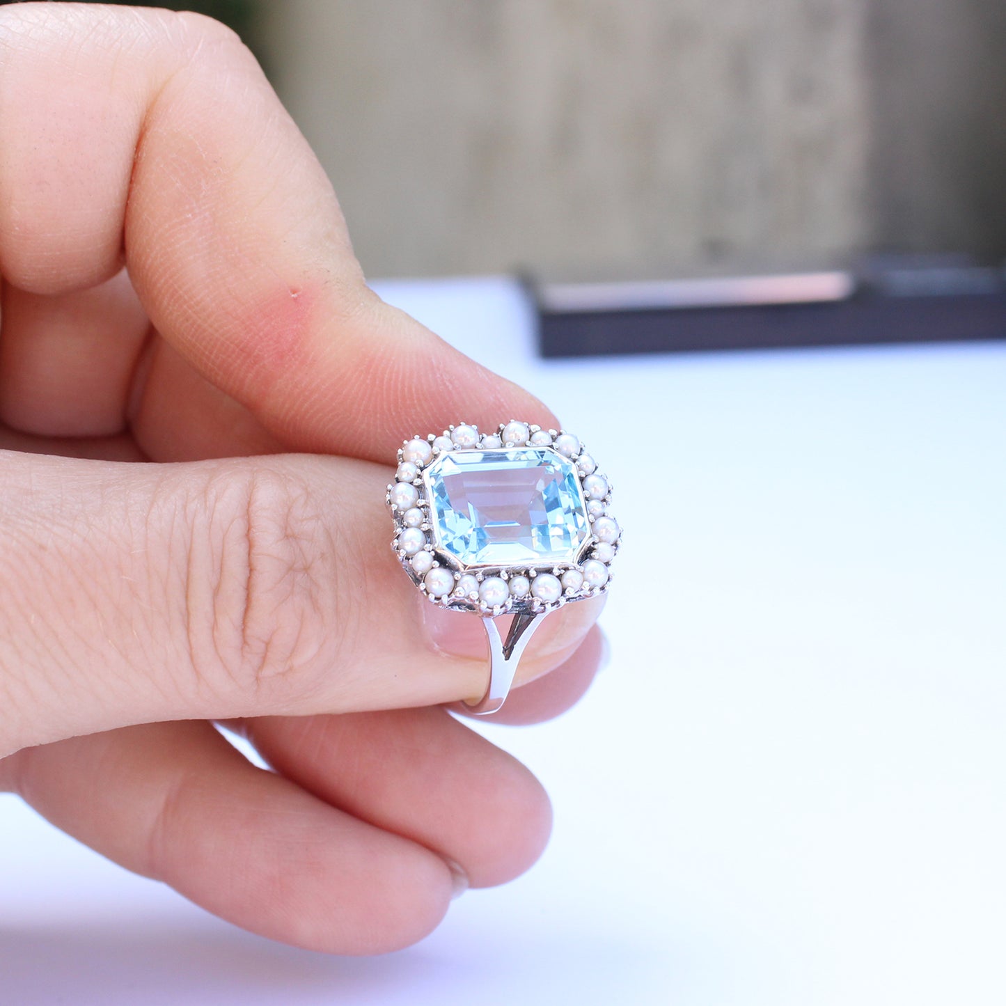 Impressive 9ct Gold Topaz Pearl Halo Ring