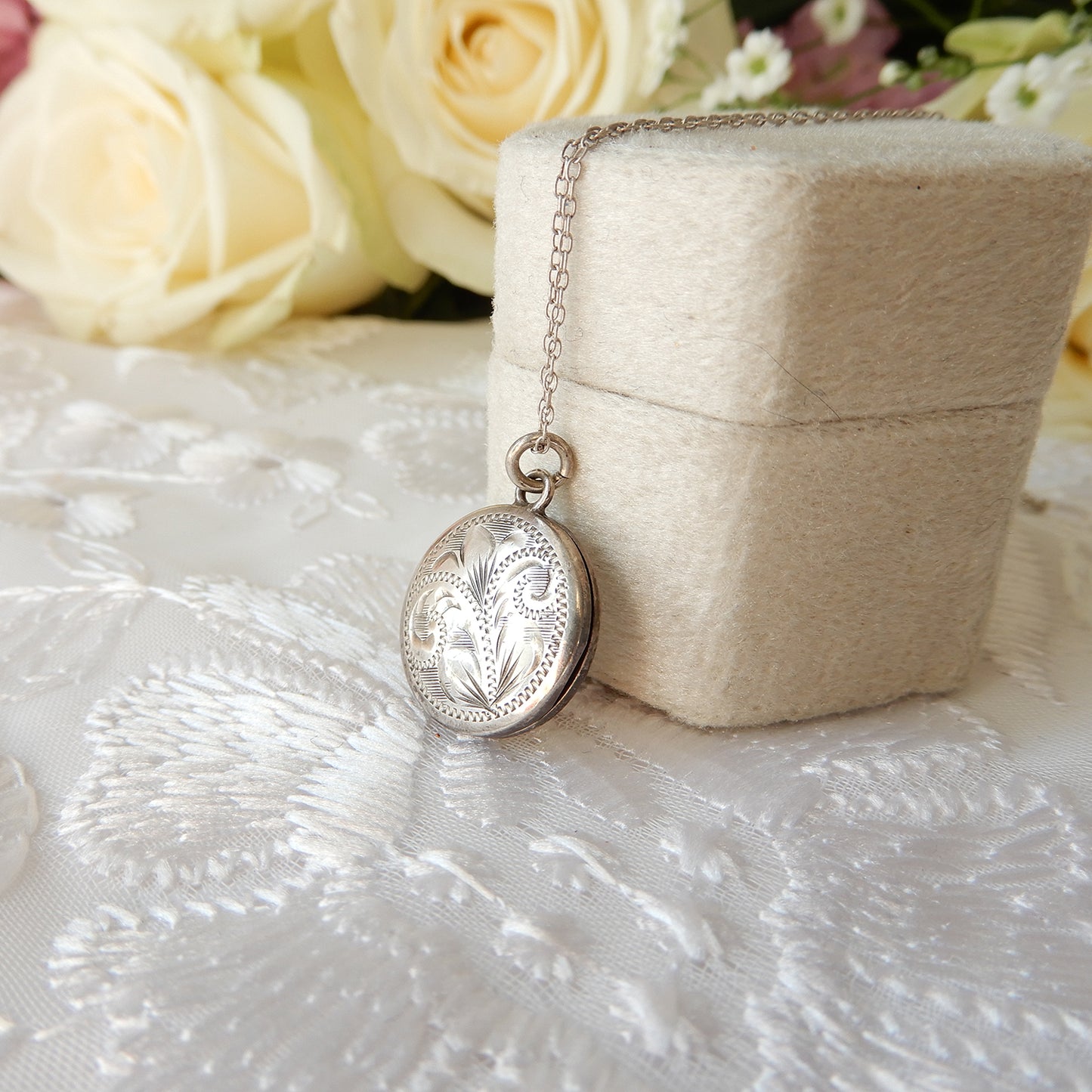 Dainty Vintage Sterling Silver Circle Locket with Chain