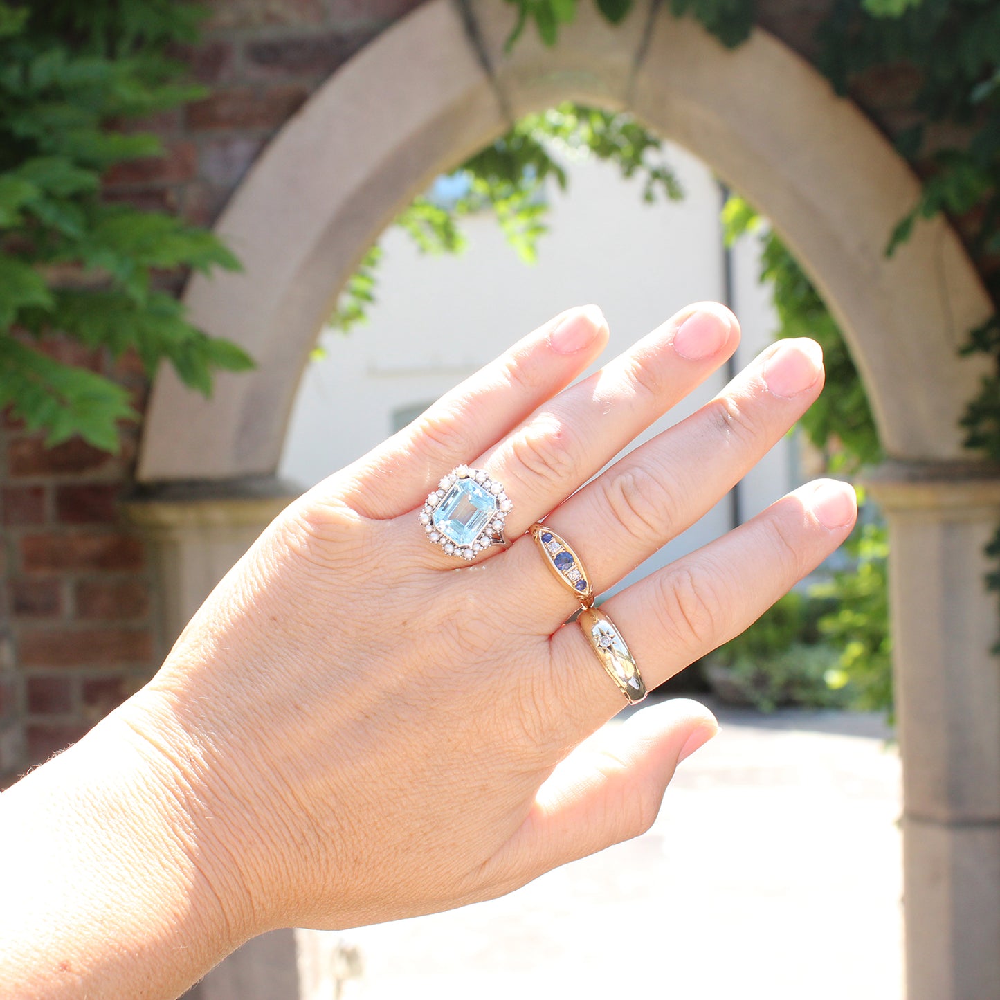 Impressive 9ct Gold Topaz Pearl Halo Ring