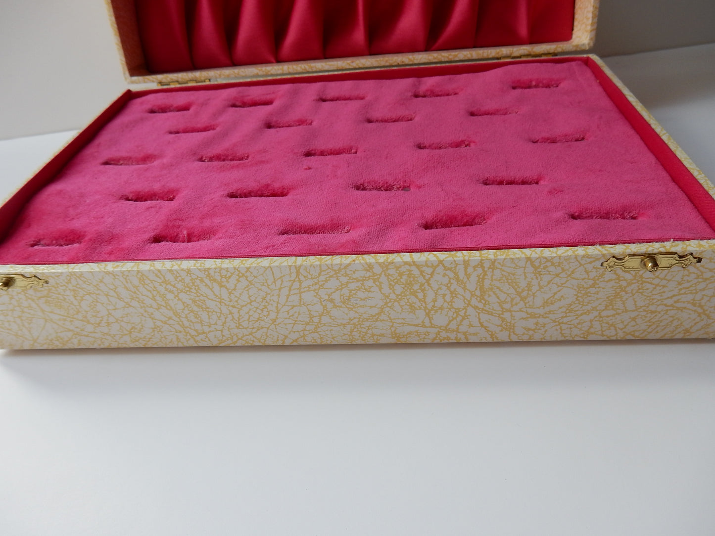 Luxurious Pink Velvet Multi Ring Box for 23 Rings