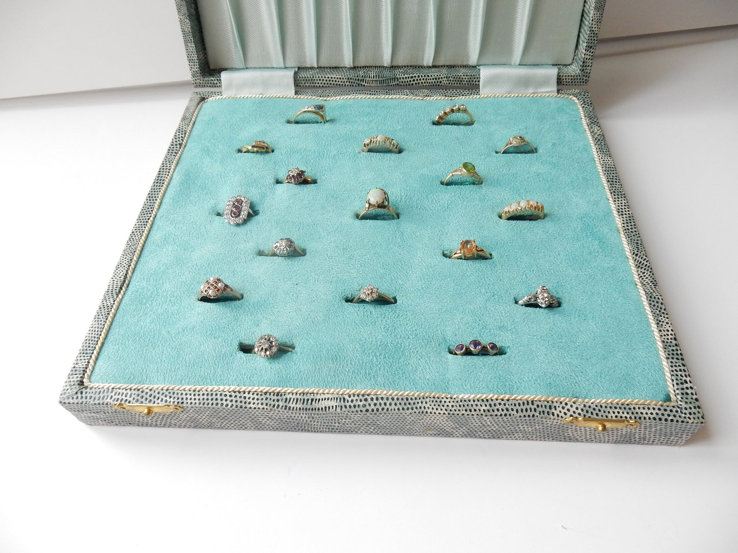 Vintage Turquoise Multi Ring Box for 17 Rings