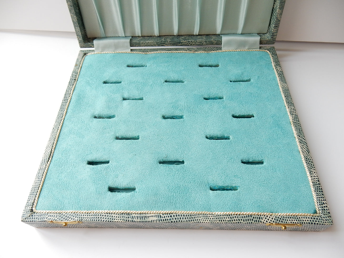 Vintage Turquoise Multi Ring Box for 17 Rings