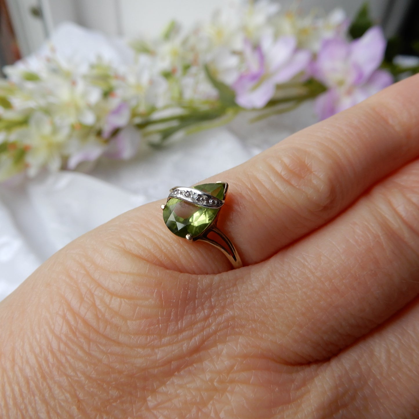 Vintage 9ct Gold Peridot & Diamond Ring