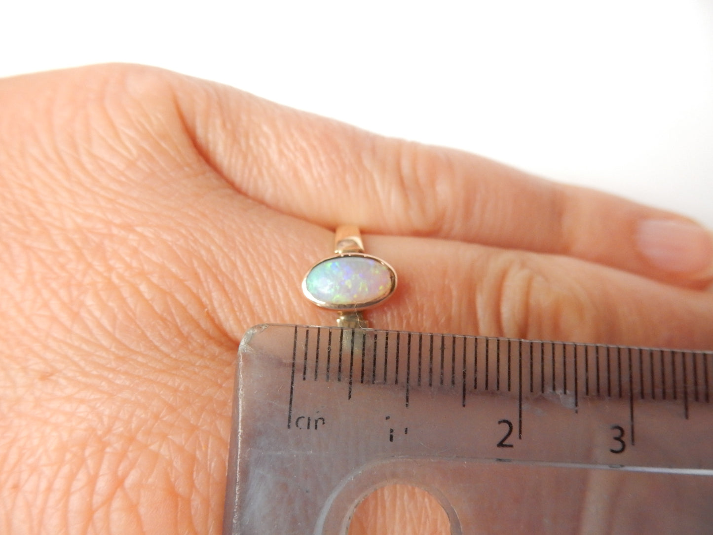 Vintage 9ct Gold Opal Solitaire Ring