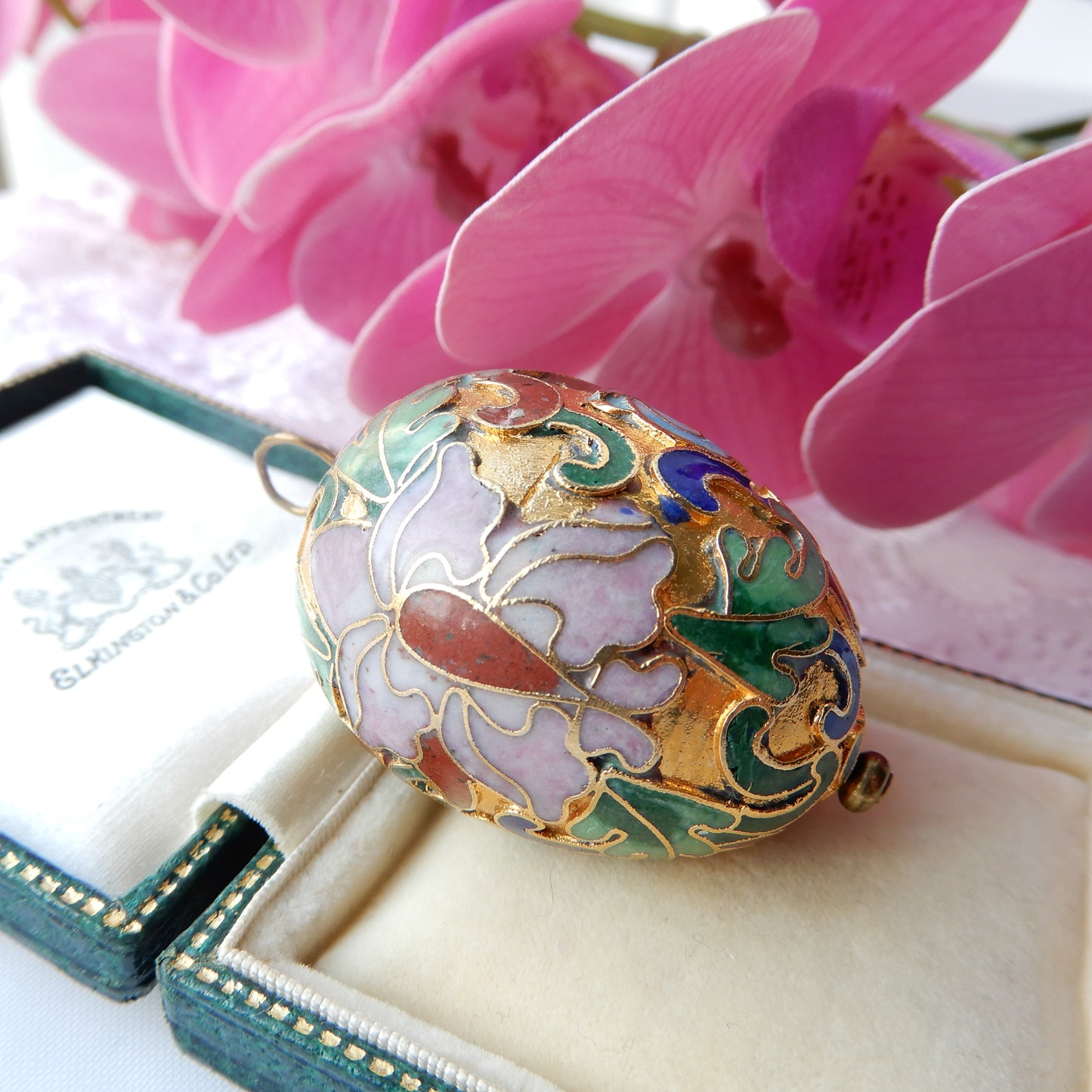 Vintage Chinese Cloisonné Enamel Egg Pendant