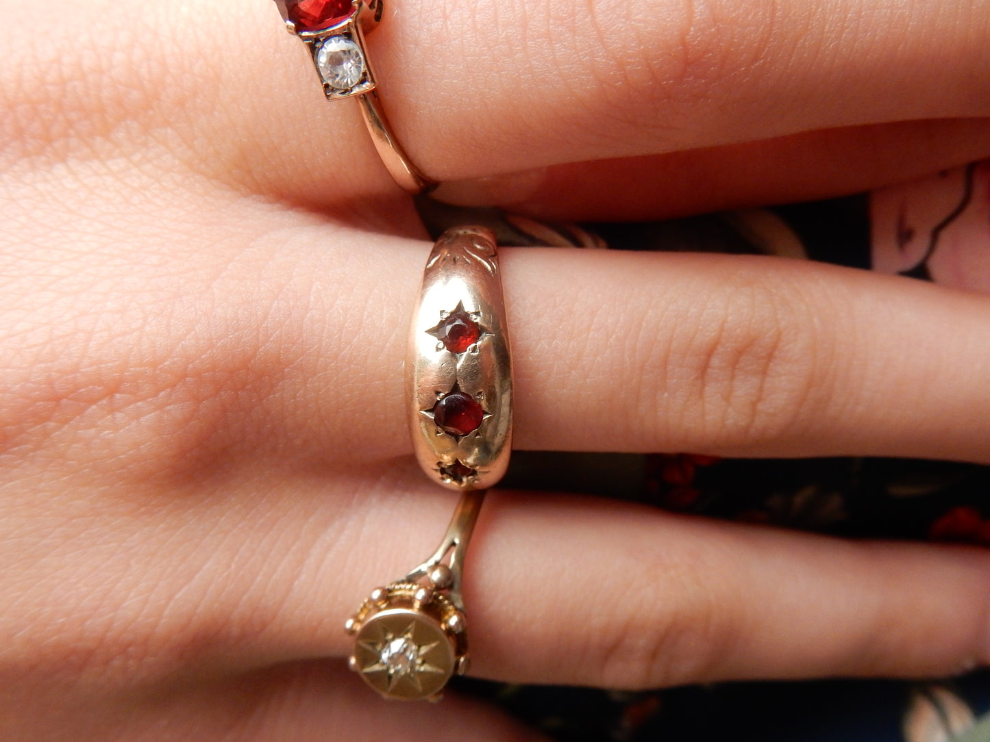Vintage 9ct Gold Garnet Starburst Gypsy Ring