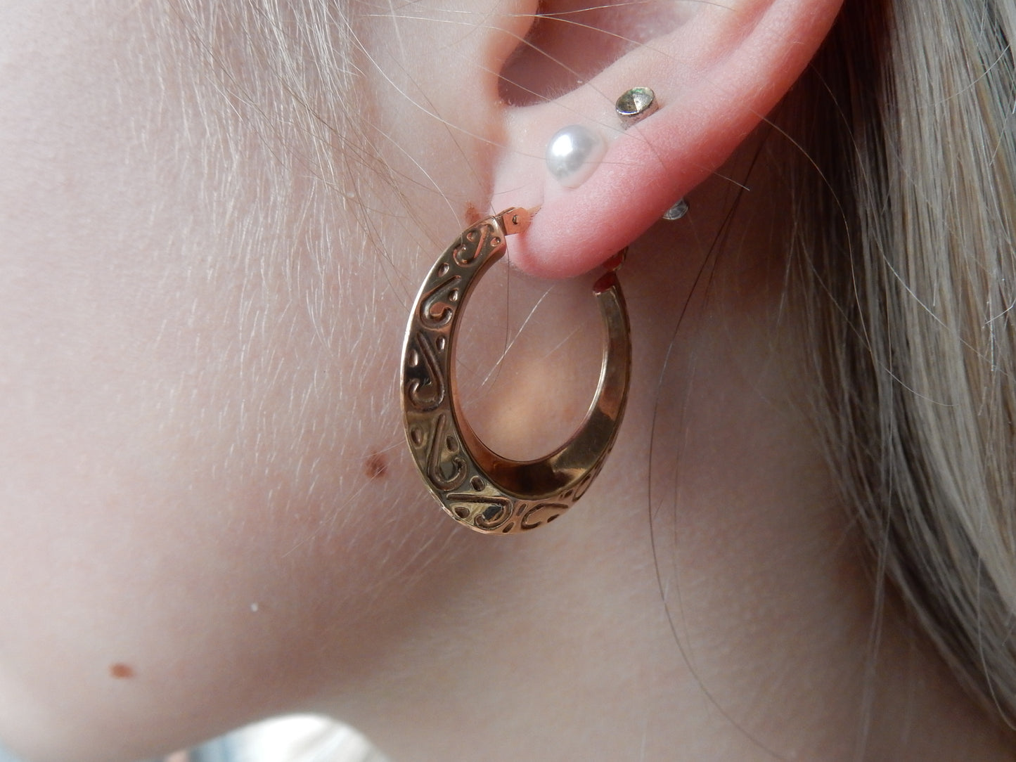 Vintage Embossed 9ct Gold Hoop Earrings (2.4grams)