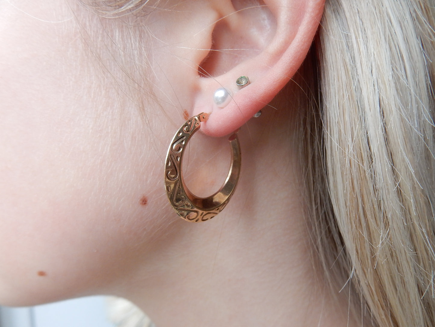 Vintage Embossed 9ct Gold Hoop Earrings (2.4grams)