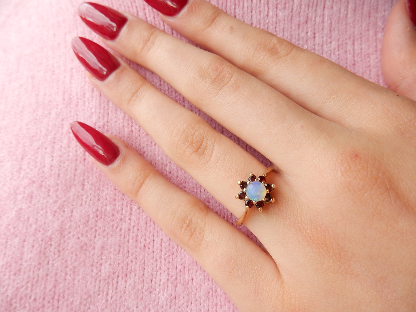 Pretty Vintage 9ct Gold Opal & Garnet Daisy Ring