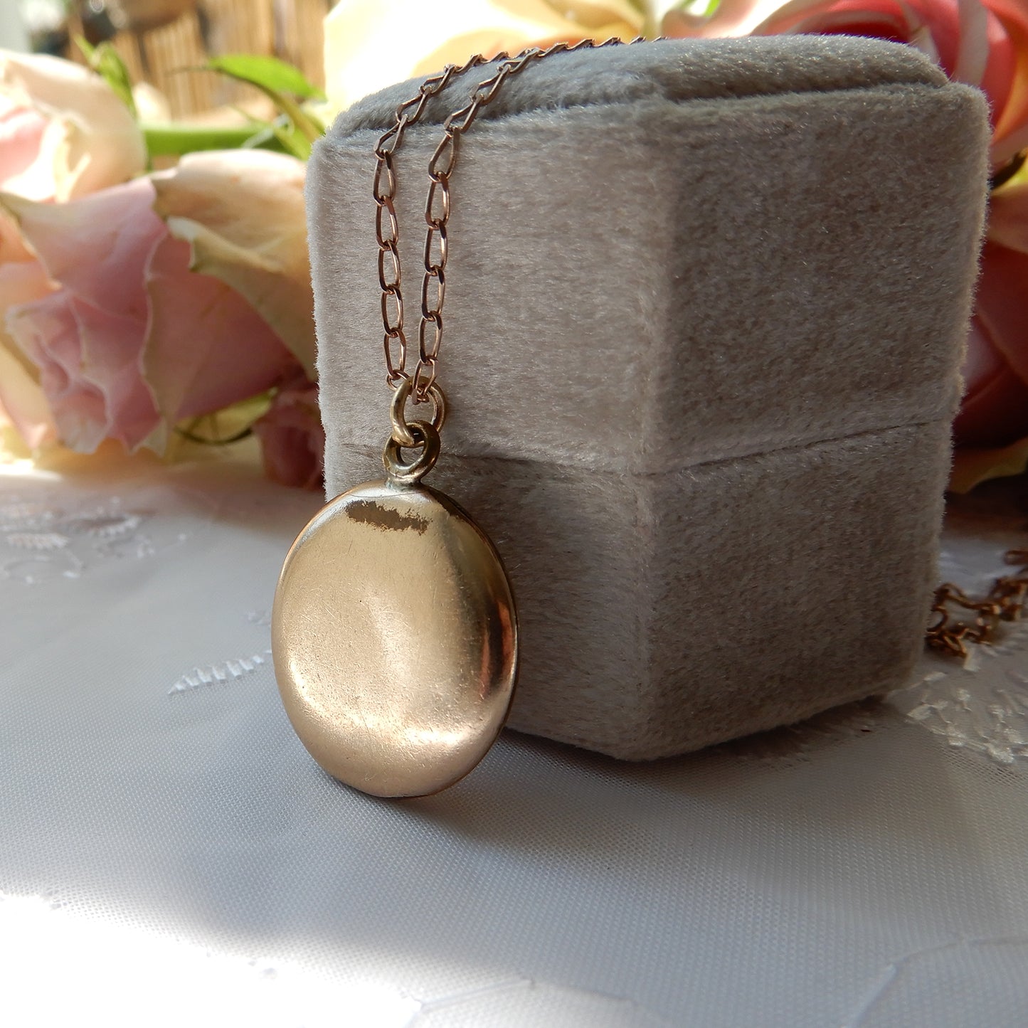 Antique Edwardian 9ct Rolled Rose Gold Circle Locket with Long Rose Gold Chain
