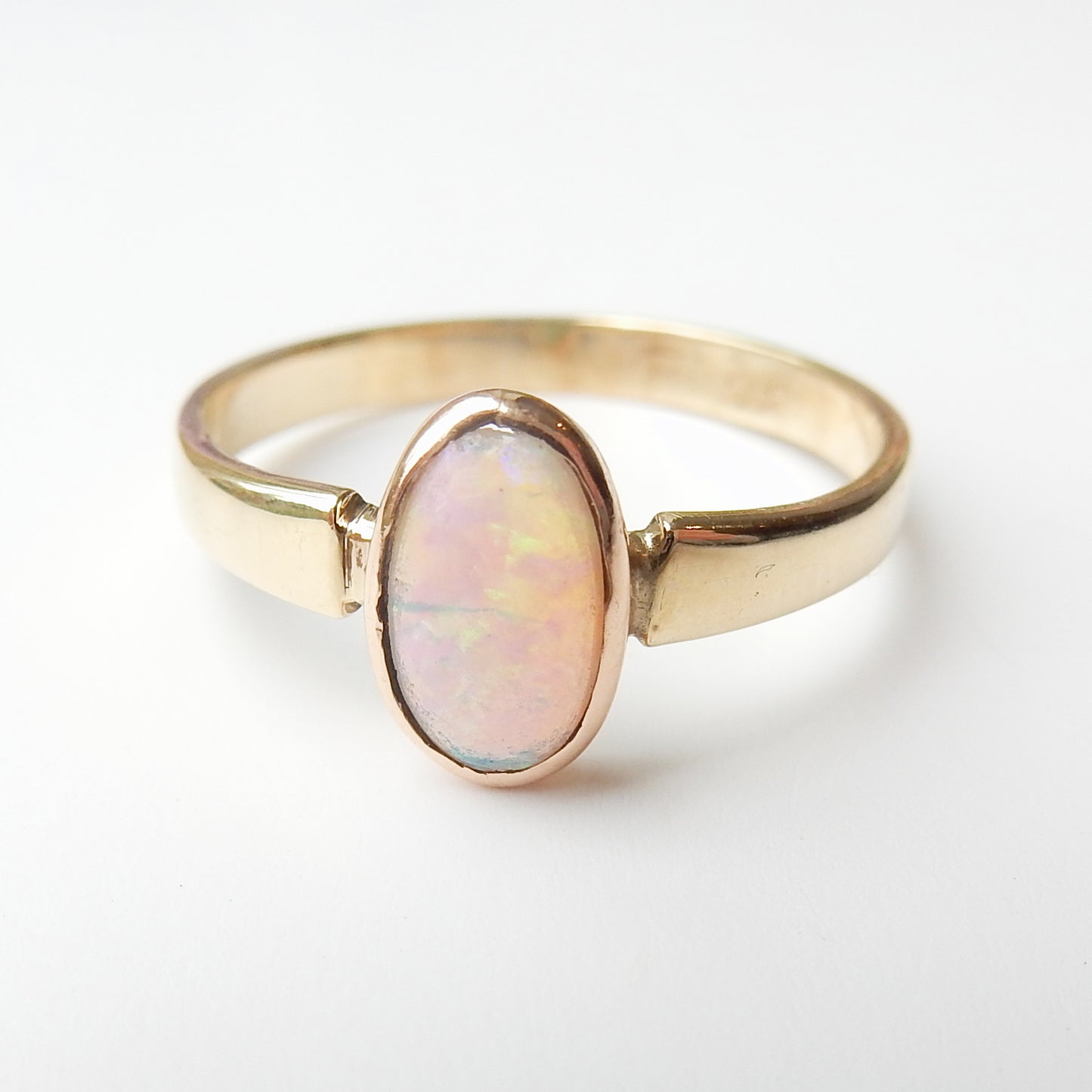 Vintage 9ct Gold Opal Solitaire Ring