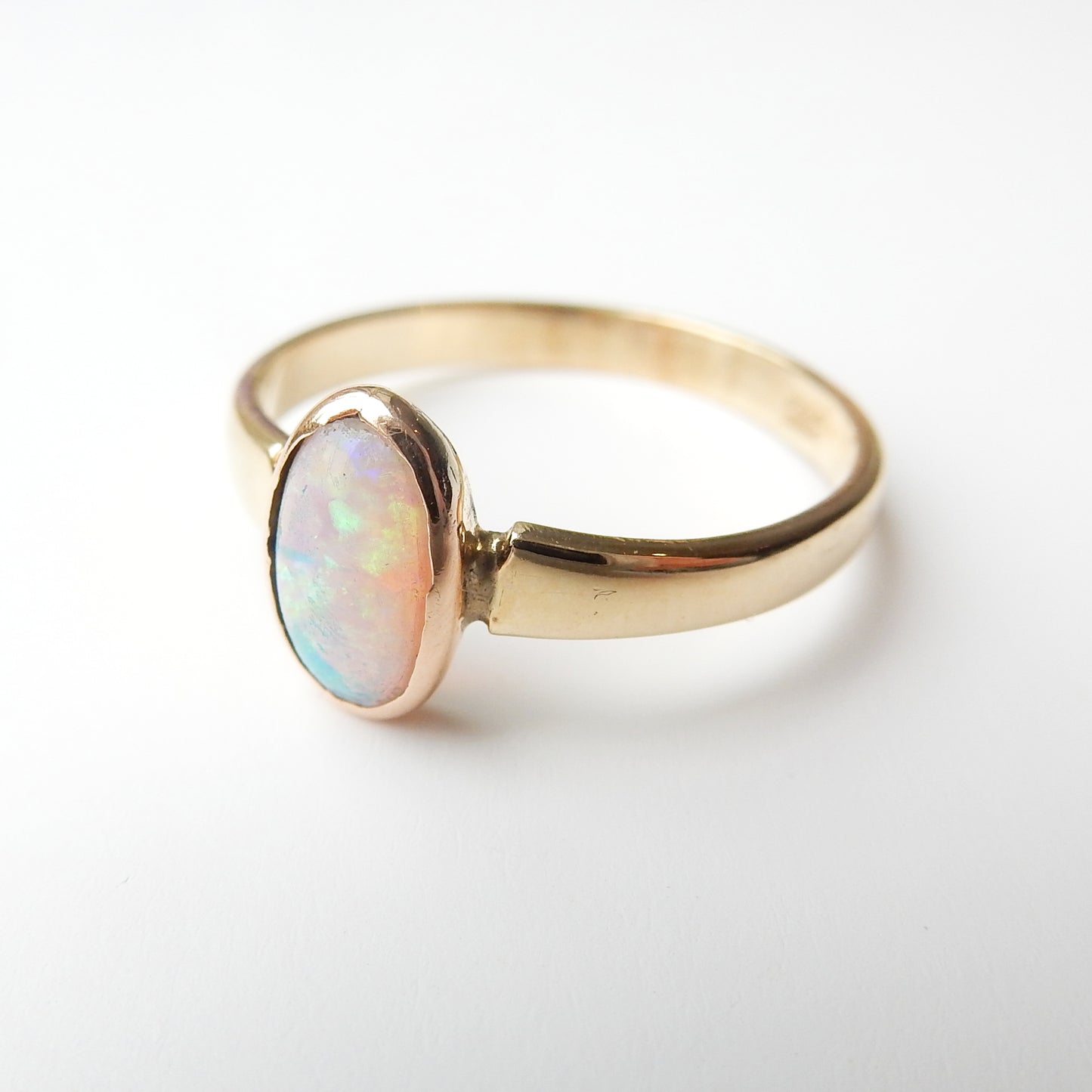 Vintage 9ct Gold Opal Solitaire Ring