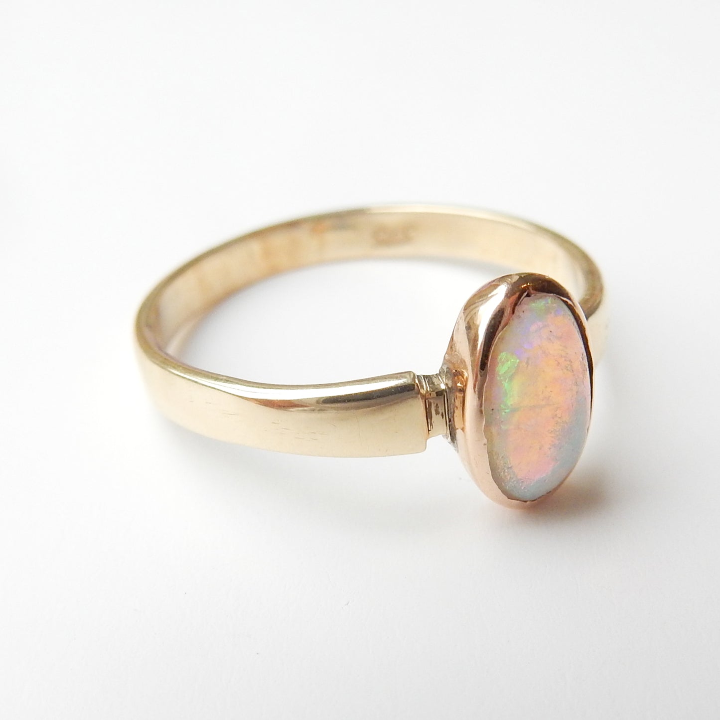 Vintage 9ct Gold Opal Solitaire Ring