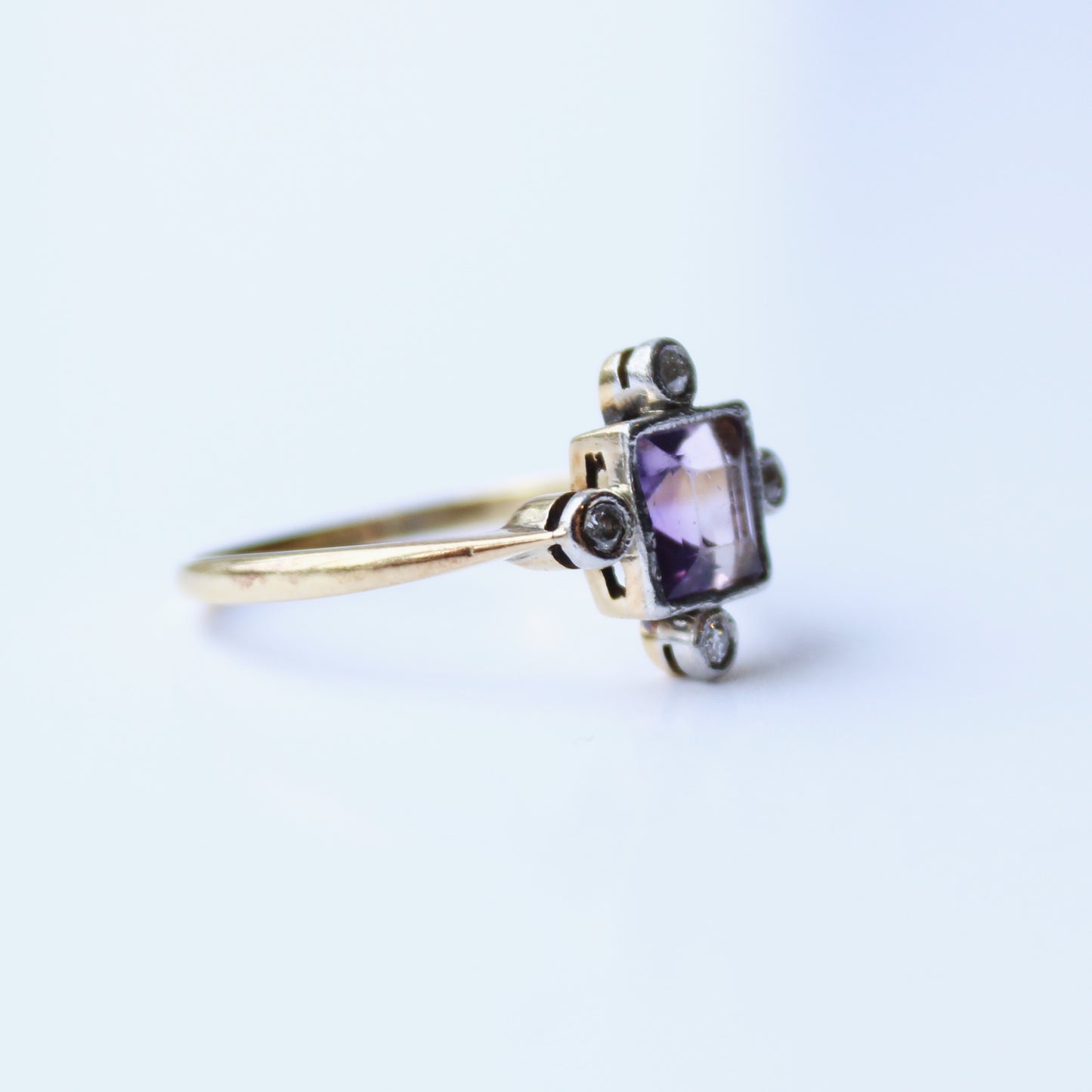 Art Deco 18ct Gold Amethyst & Diamond Ring