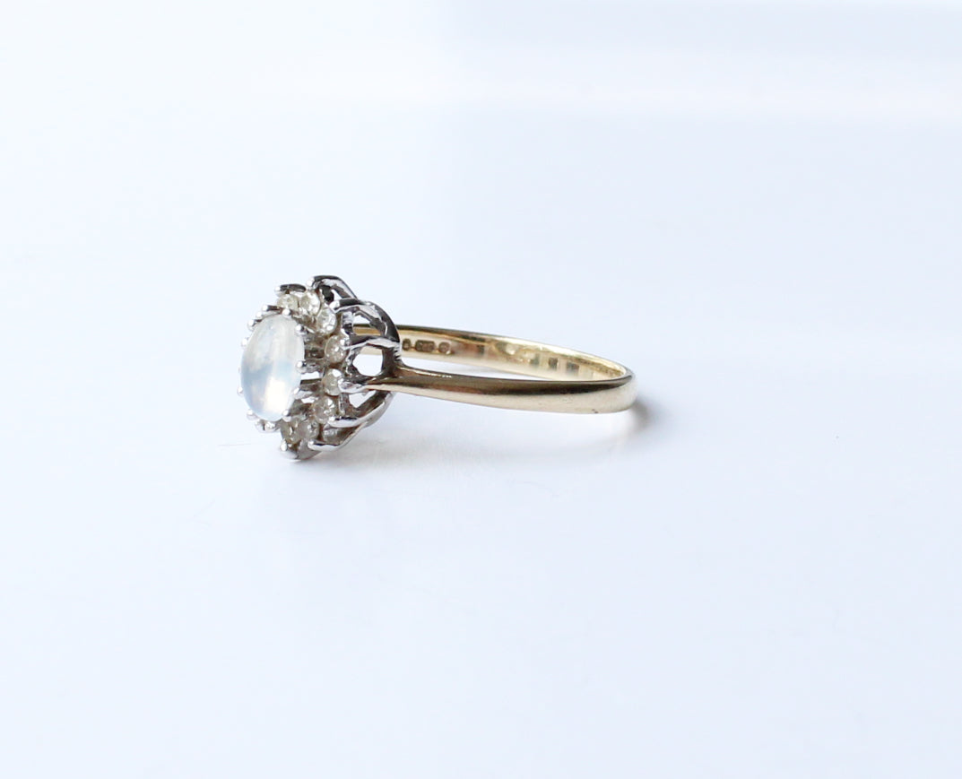 Vintage 9ct Moonstone & Diamond Ring