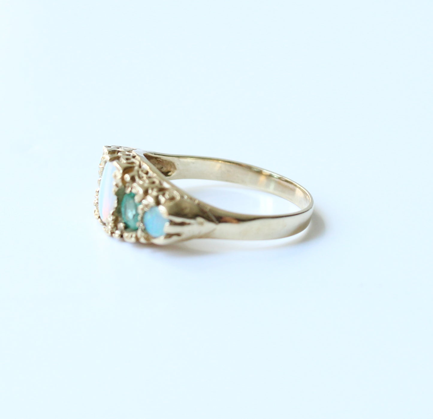 Vintage 9ct Gold Emerald & Opal Band