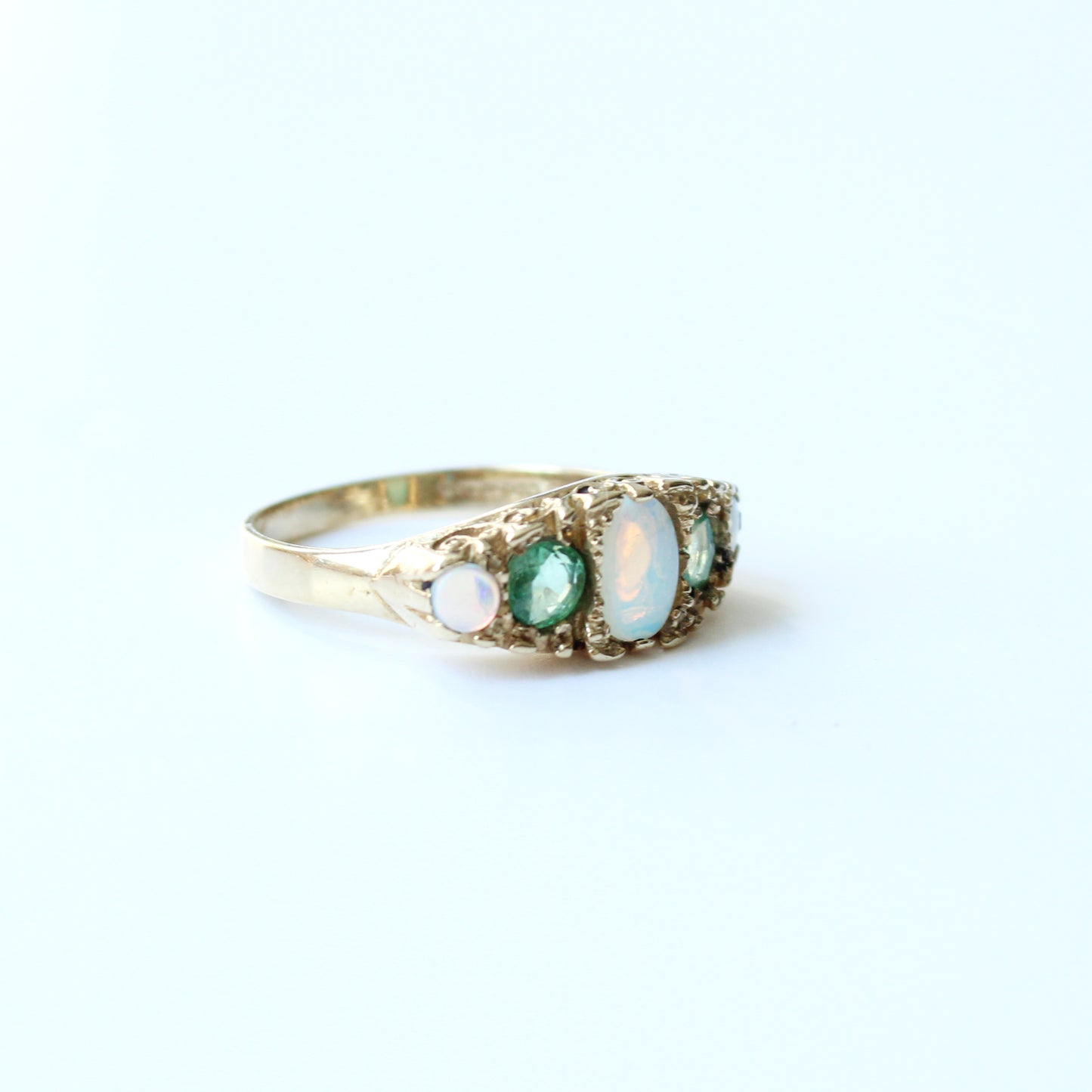 Vintage 9ct Gold Emerald & Opal Band
