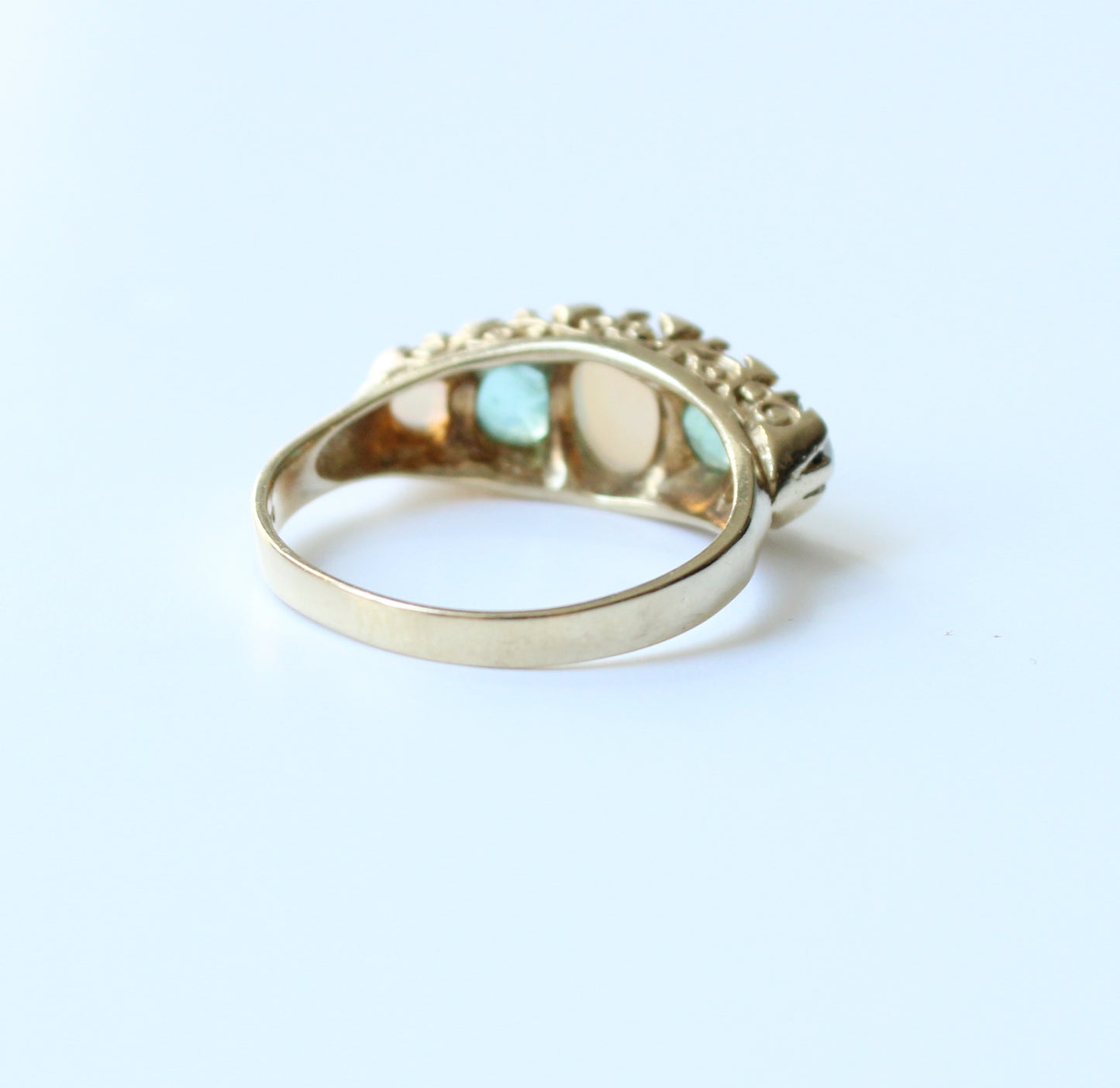 Vintage 9ct Gold Emerald & Opal Band