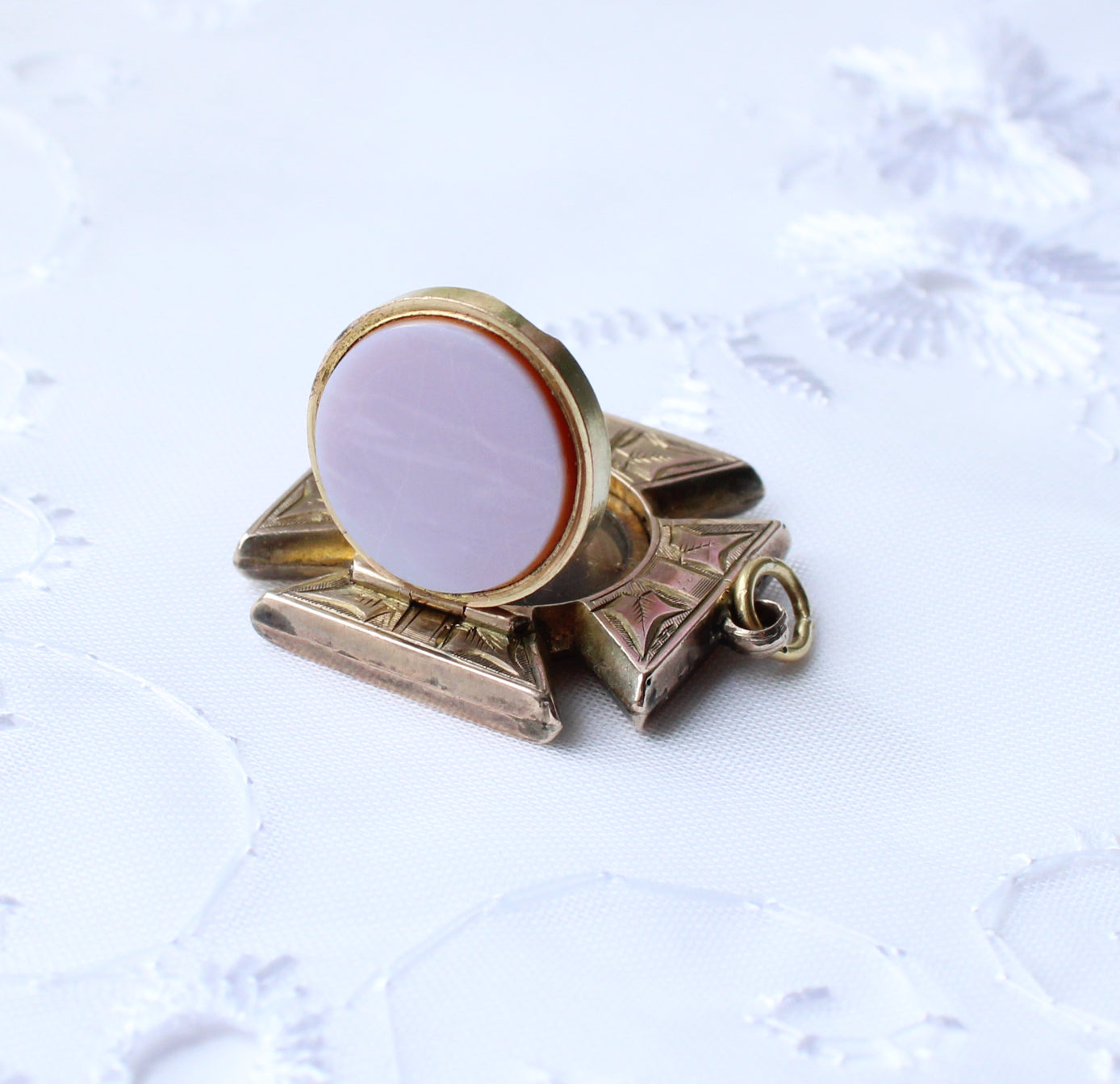 Victorian 9ct Gold Back & Front Sardonyx Locket