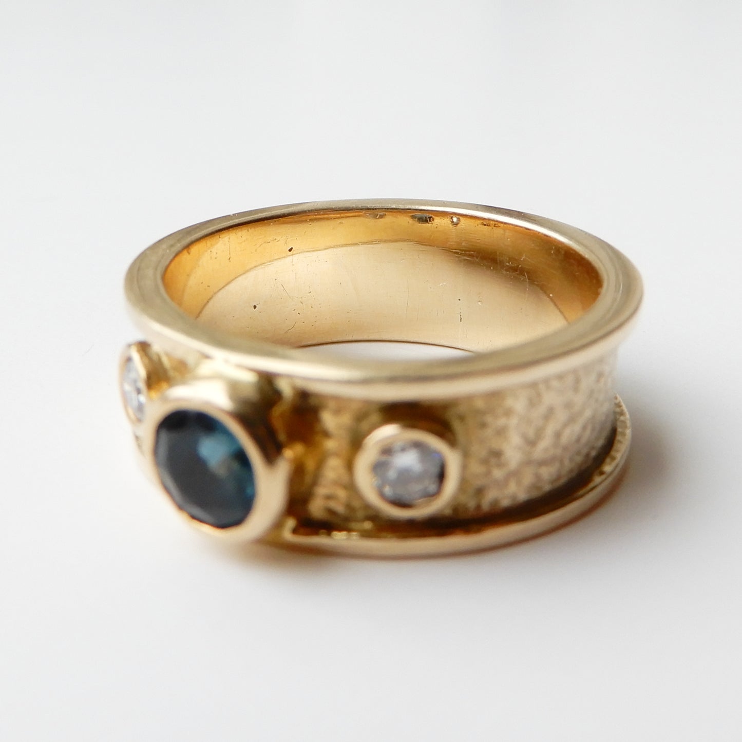 Chunky 9ct Gold Sapphire & Diamond Band (7.2grams)