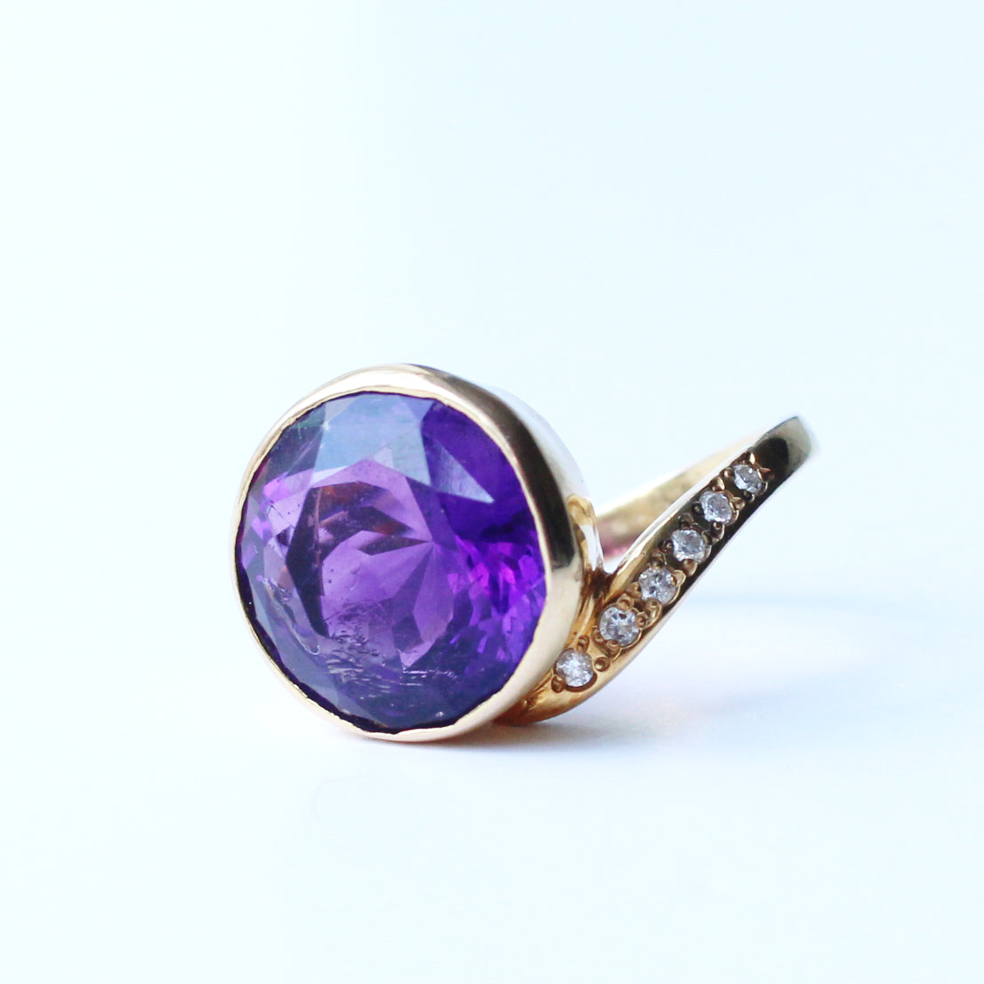 Unique 9ct Gold Amethyst & Diamond Ring