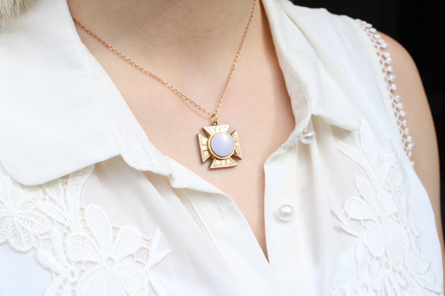 Victorian 9ct Gold Back & Front Sardonyx Locket