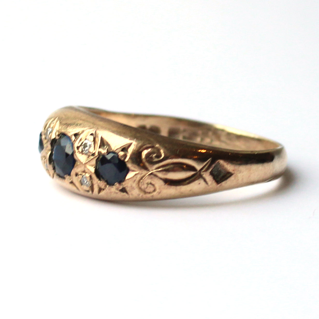 Vintage 9ct Gold Sapphire & Diamond Gypsy Ring