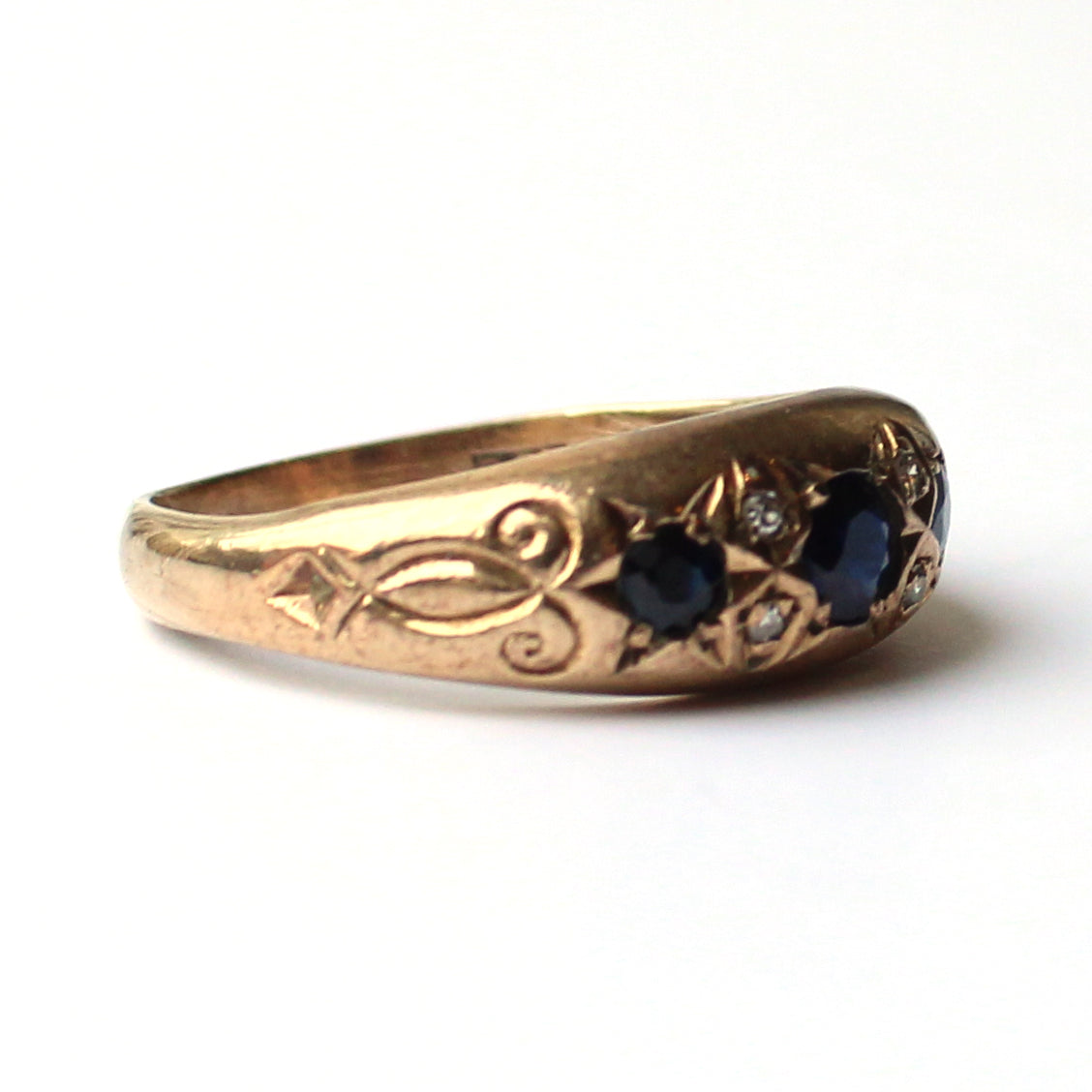 Vintage 9ct Gold Sapphire & Diamond Gypsy Ring