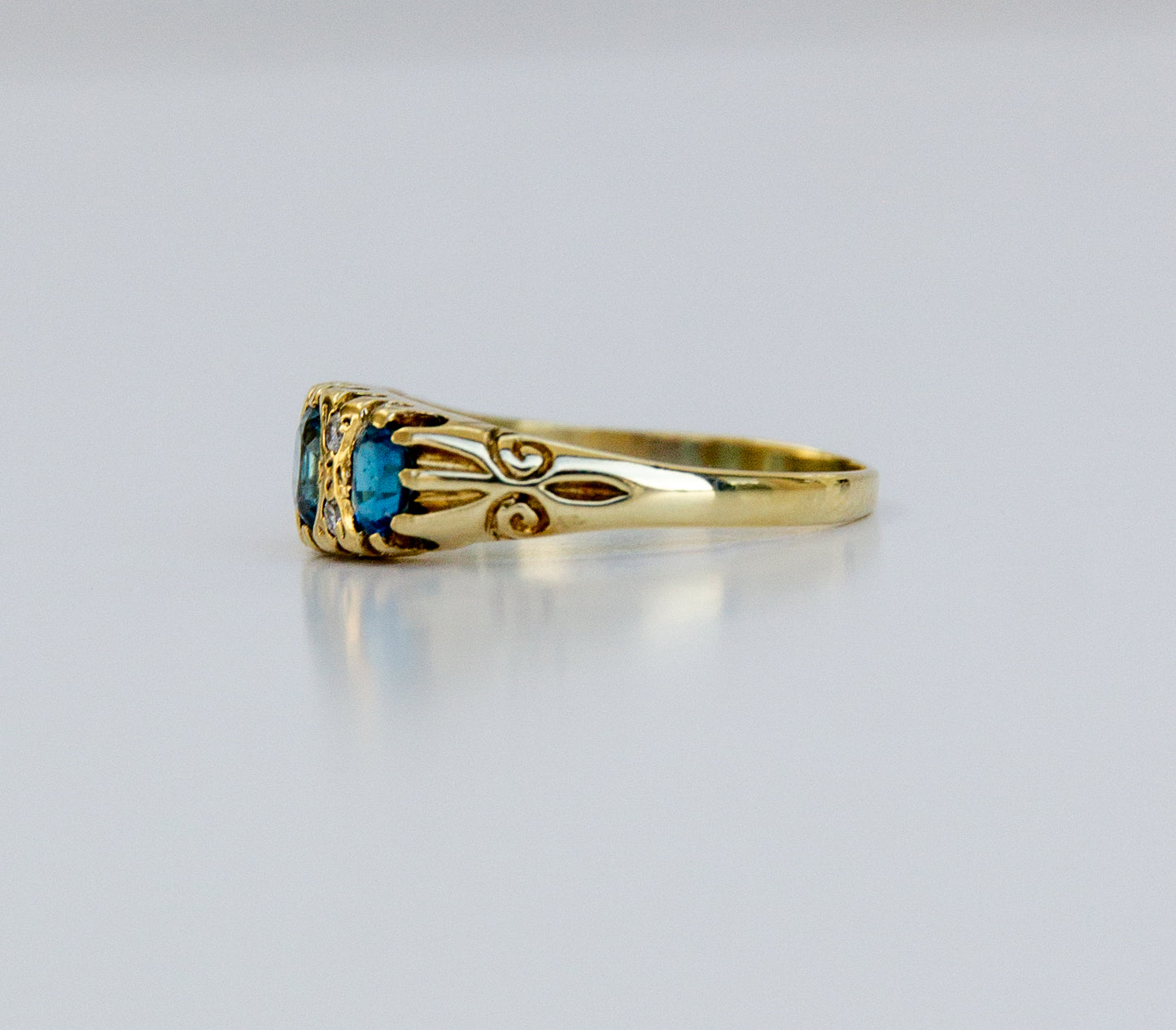 Vintage 9ct Gold Topaz & Diamond Band