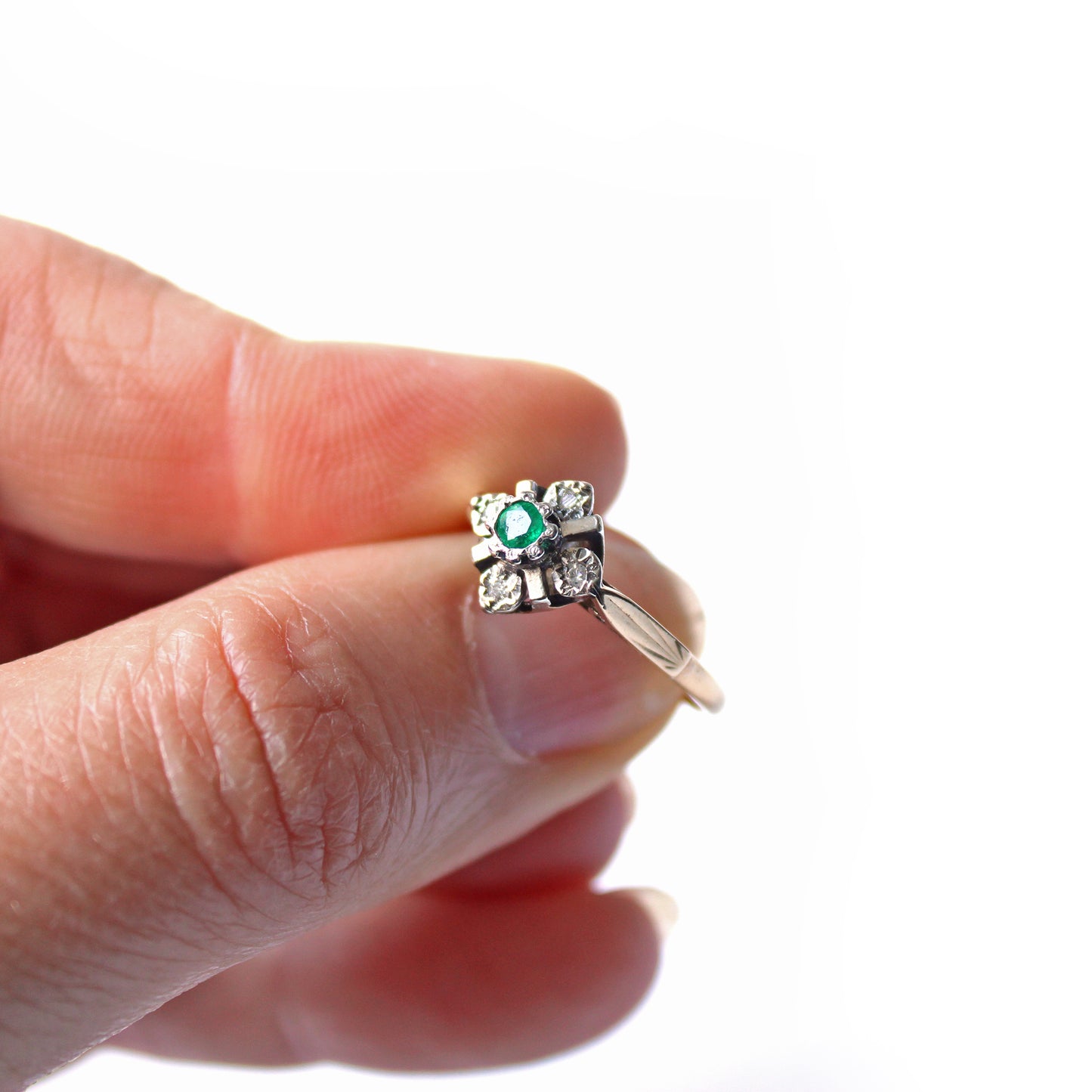 Vintage 9ct Gold Emerald & Diamond Ring