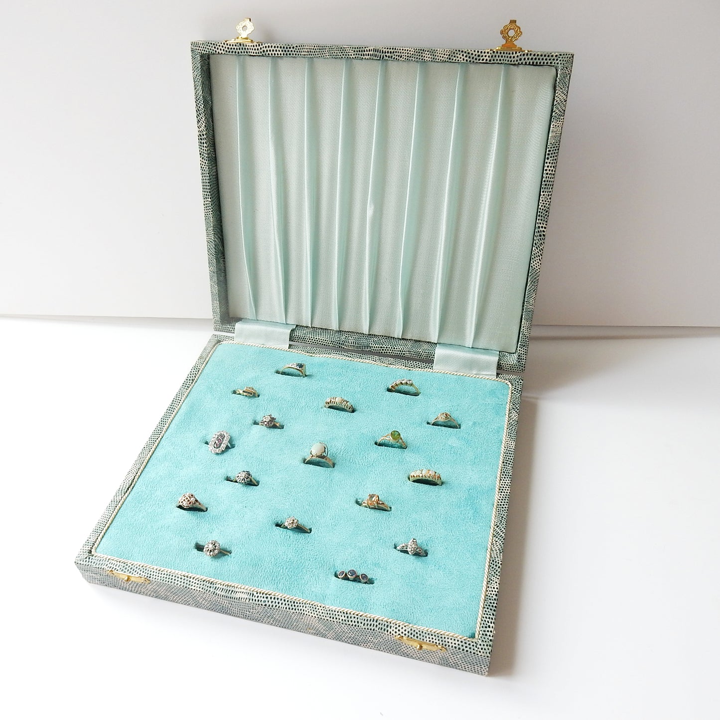 Vintage Turquoise Multi Ring Box for 17 Rings