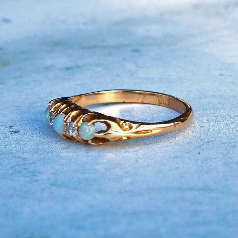 Antique 18ct Gold Opal & Diamond Ring