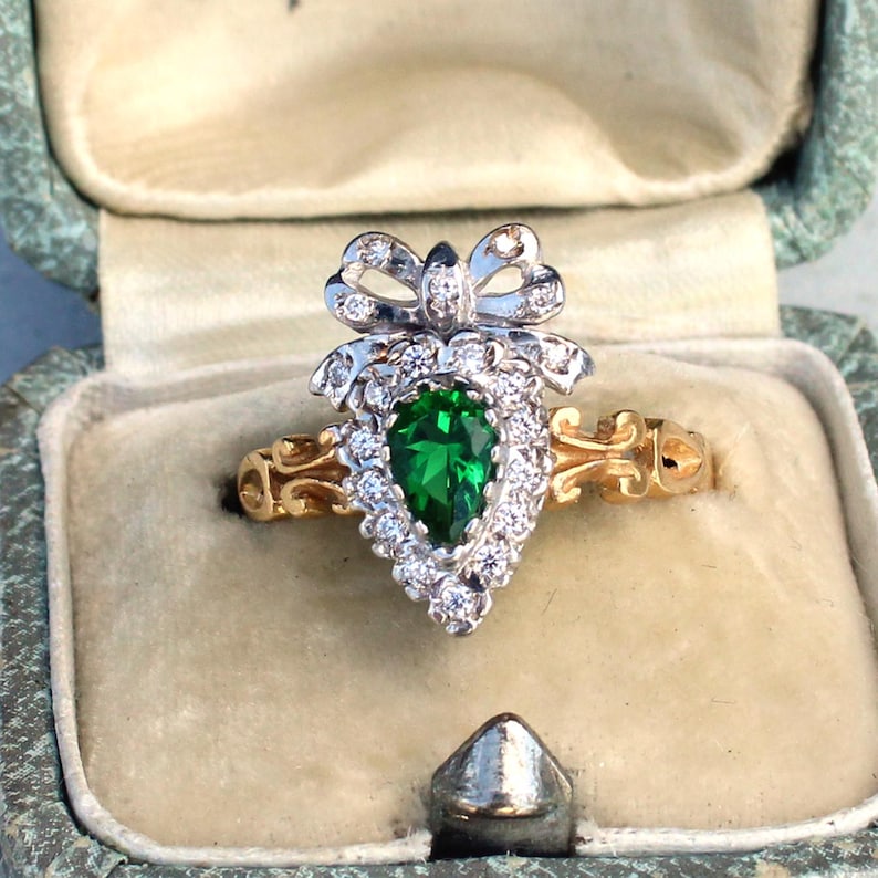 Victorian style Sterling Silver Emerald Paste Sweetheart Ring