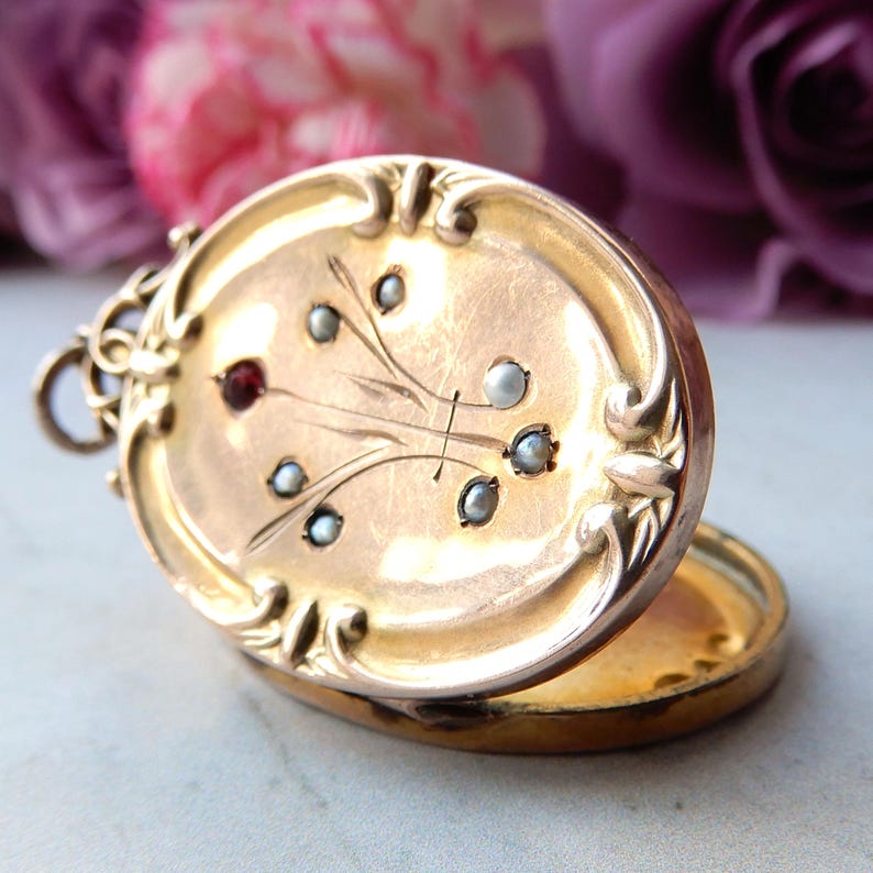 Antique 9ct Gold Back & Front Seed Pearl Locket