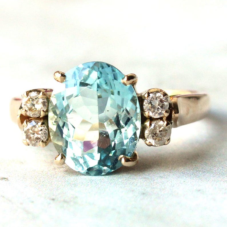18ct Gold Aqua & Diamond Ring
