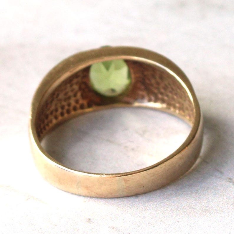 Vintage 9ct Gold Peridot Greek Key Ring