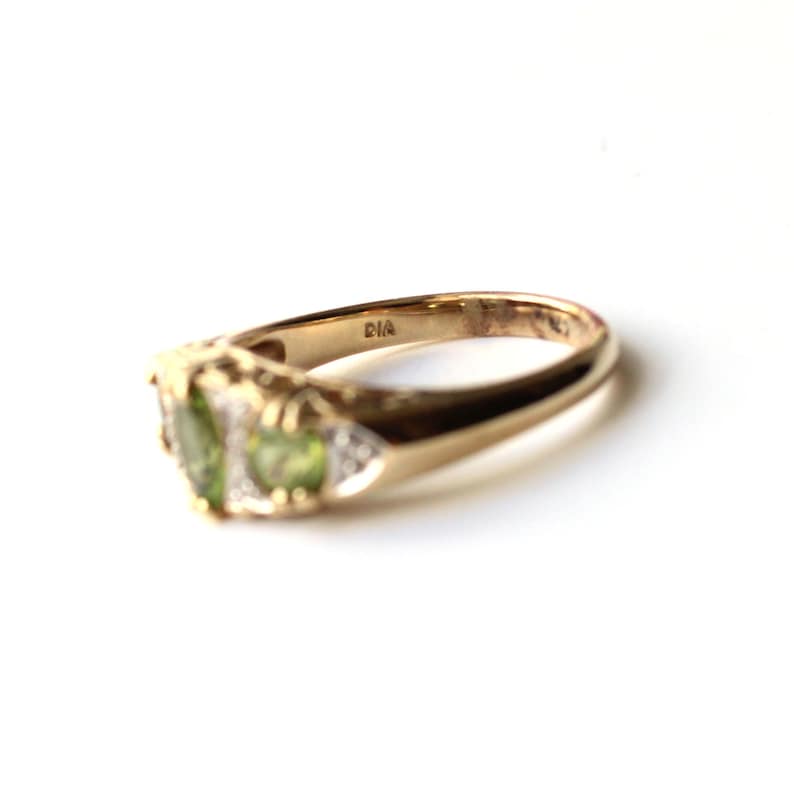 Vintage 9ct Gold Peridot & Diamond Ring UK Size M