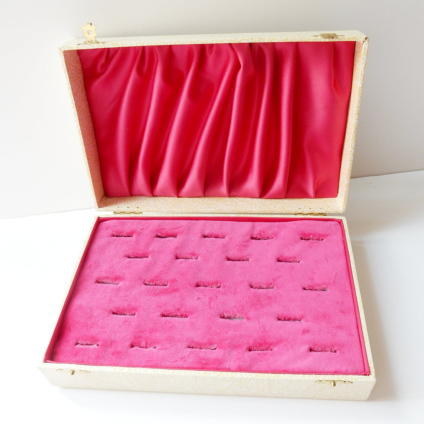 Luxurious Pink Velvet Multi Ring Box for 23 Rings