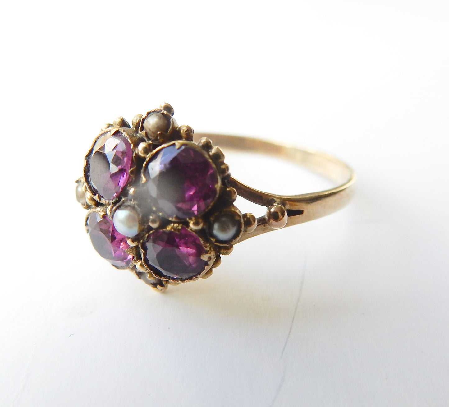 Antique 9ct Gold Almandine Garnet & Seed Pearl Petal Ring US Size 6 UK N