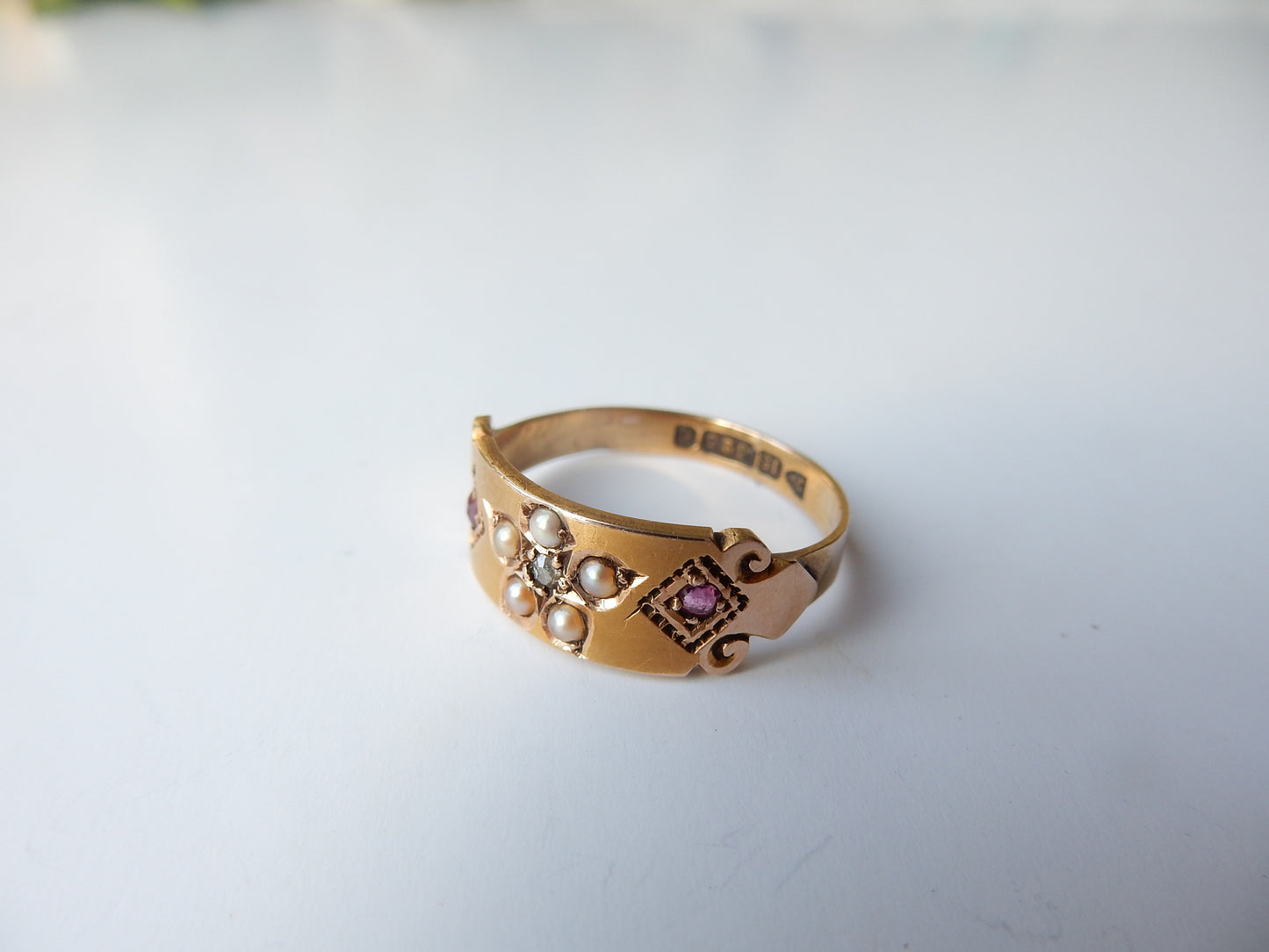 Early Victorian 15ct Gold Ruby Peridot & Seed Pearl Ring US Size 6.5 UK O