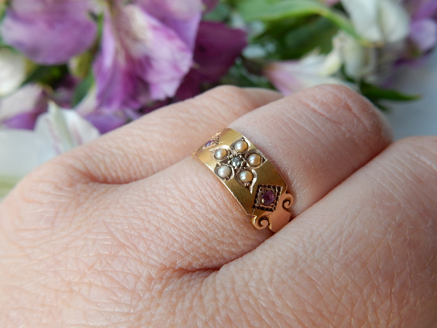 Early Victorian 15ct Gold Ruby Peridot & Seed Pearl Ring US Size 6.5 UK O