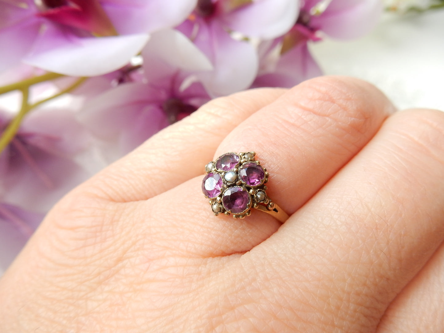 Antique 9ct Gold Almandine Garnet & Seed Pearl Petal Ring US Size 6 UK N