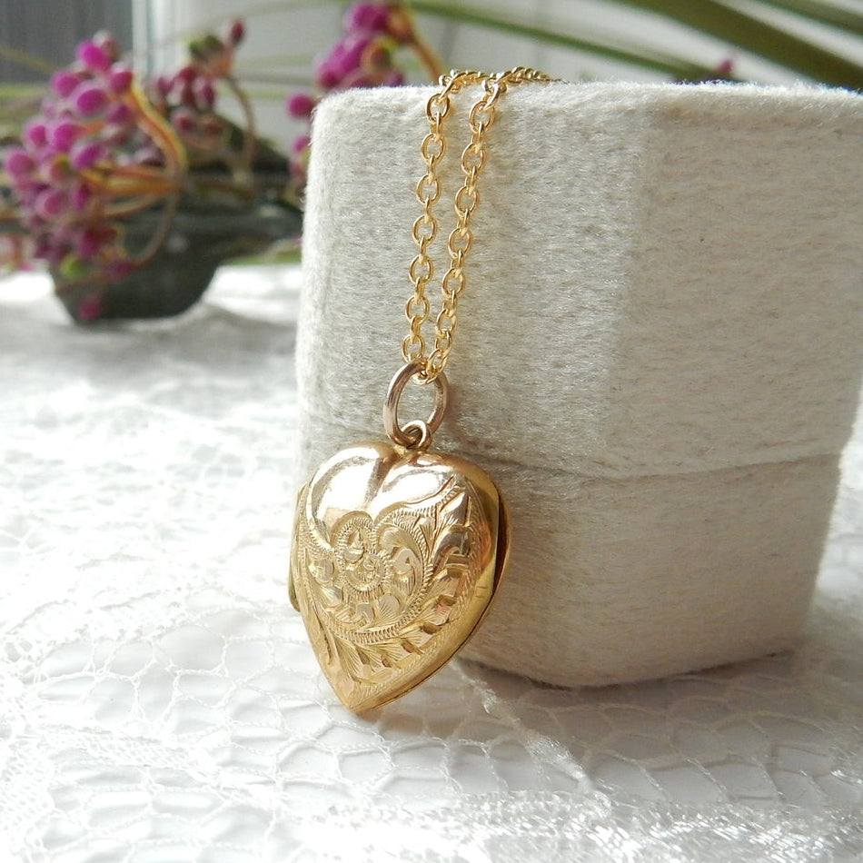 Vintage 9 Carat Gold Back & Front Locket Keepsake Heart Locket Necklace