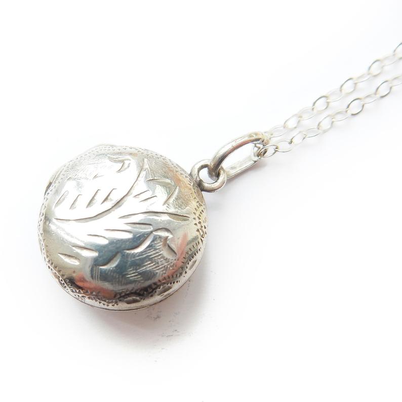 Vintage Sterling Silver Dainty Circle Locket Necklace