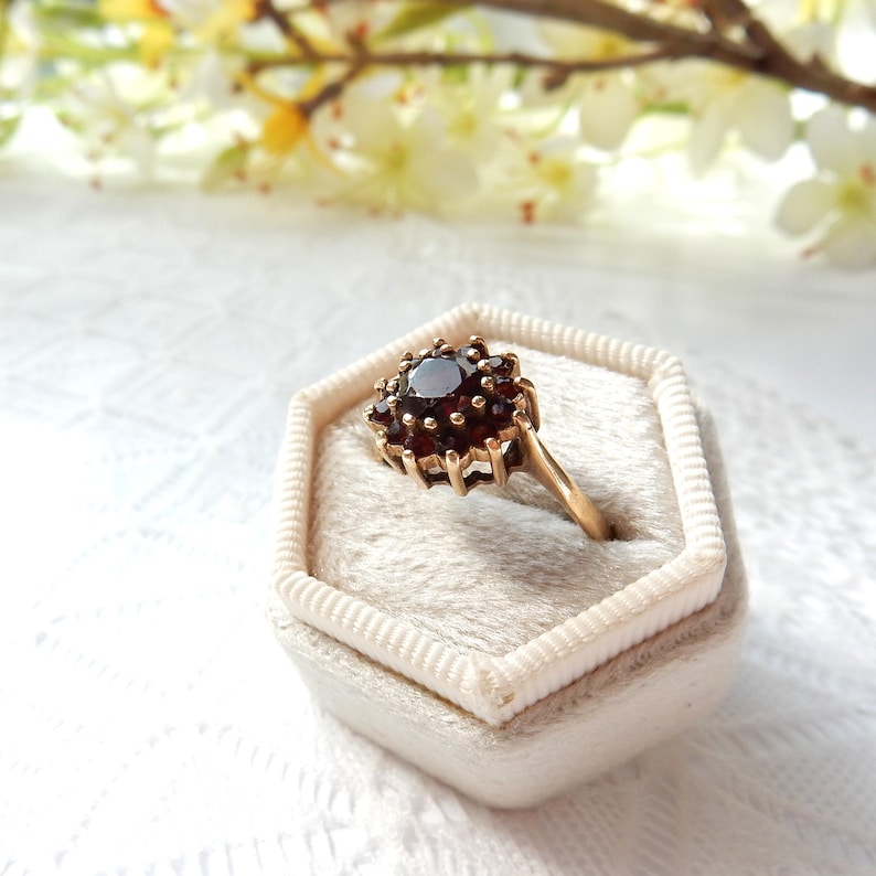 Vintage 9 Carat Gold Garnet Daisy Ring US Size 7